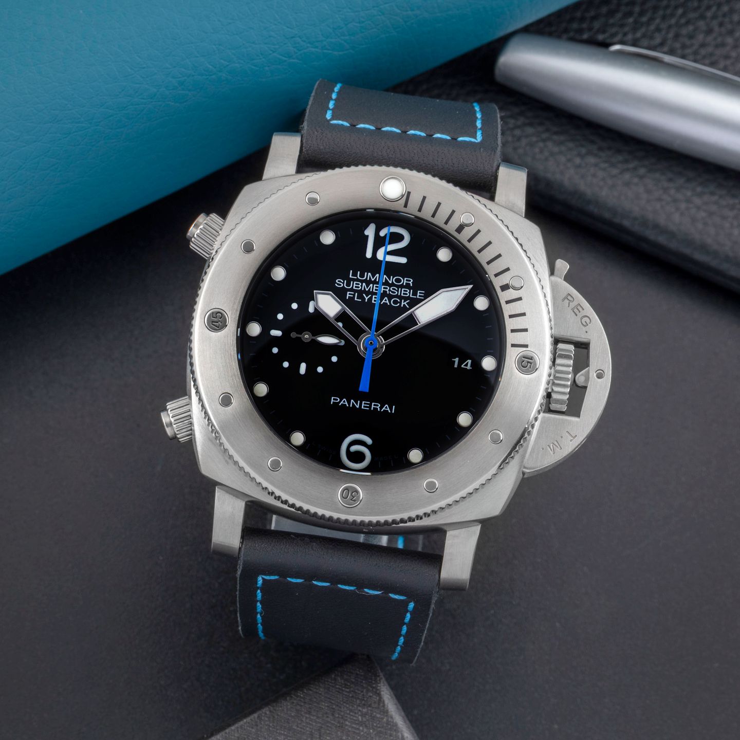 Panerai Luminor Submersible 1950 3 Days Automatic PAM00614 (Unknown (random serial)) - Black dial 47 mm Titanium case (1/8)