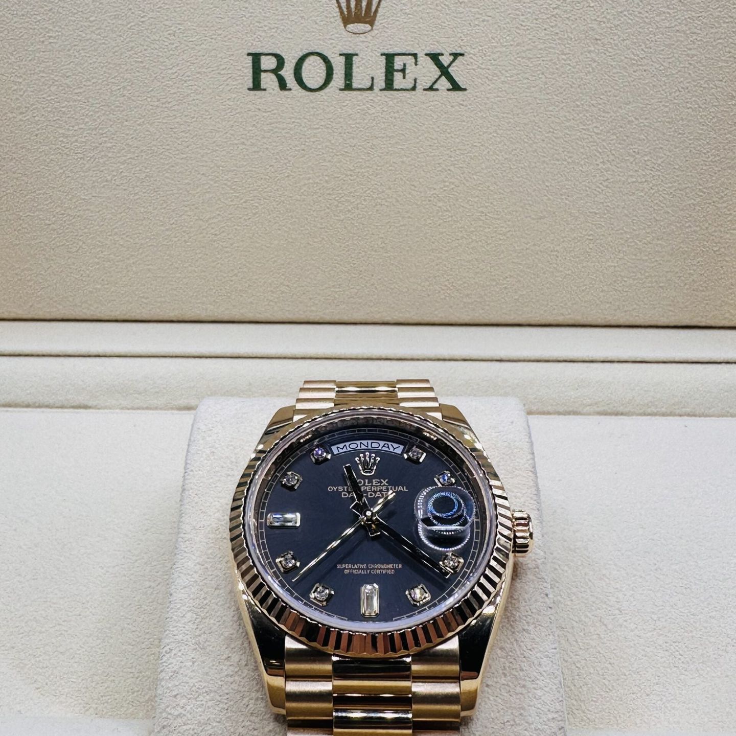 Rolex Day-Date 36 128238 (2024) - Grey dial 36 mm Yellow Gold case (3/6)