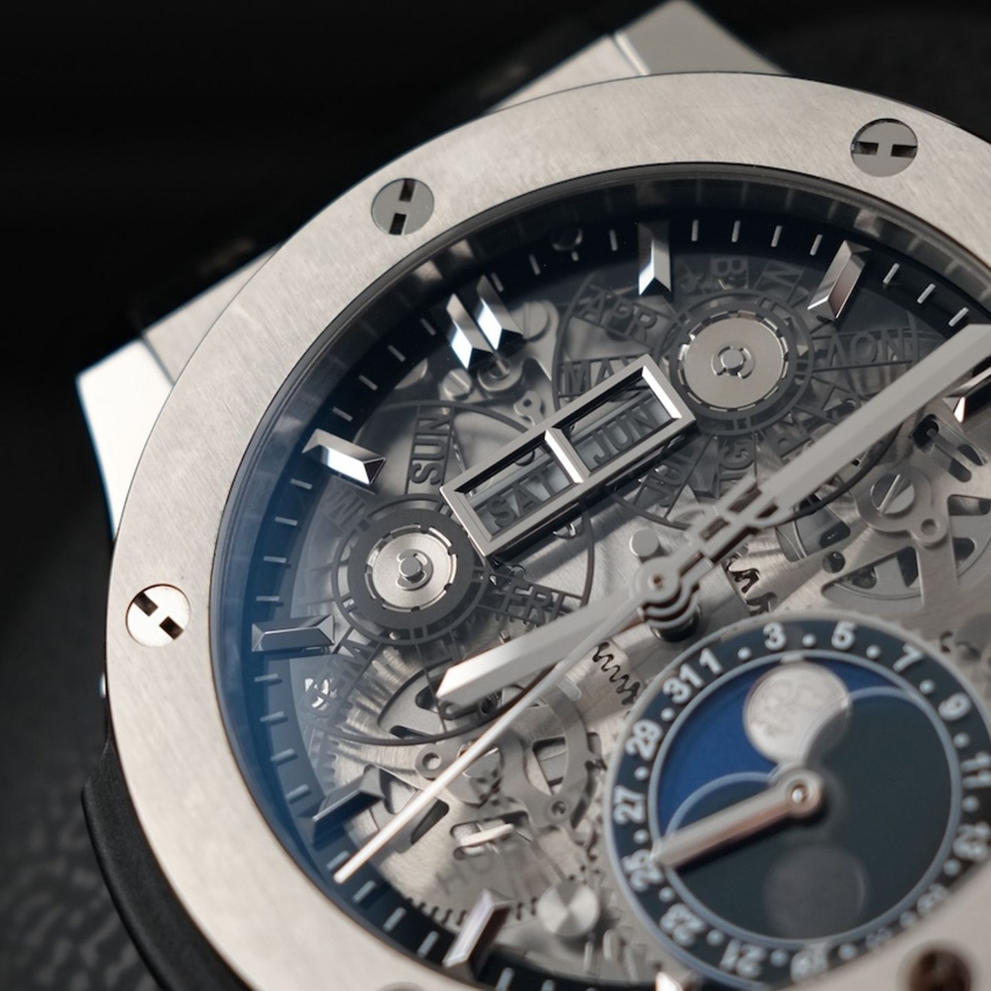Hublot Classic Fusion Aerofusion 547.NX.0170.LR (2023) - Transparent dial 42 mm Titanium case (3/8)