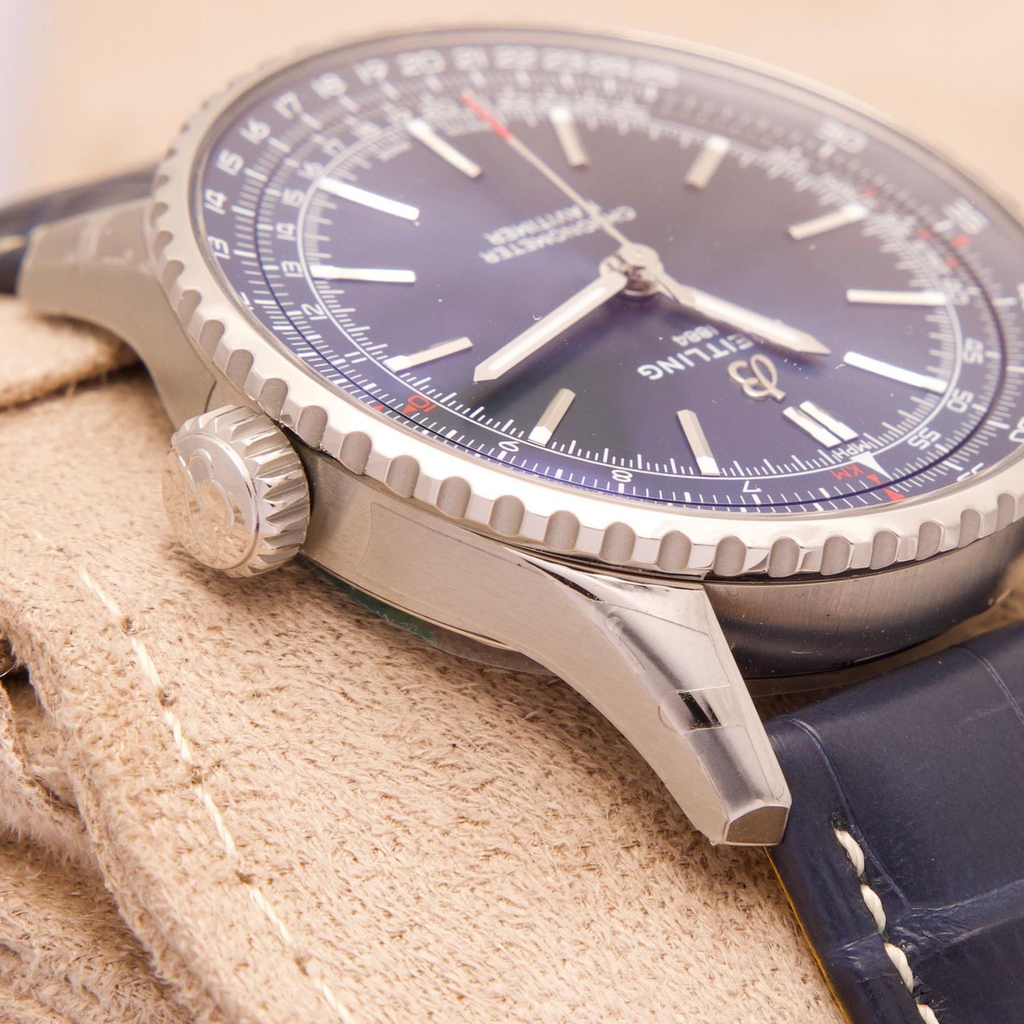 Breitling Navitimer A17329161C1P1 (2026) - Blue dial 41 mm Steel case (3/5)