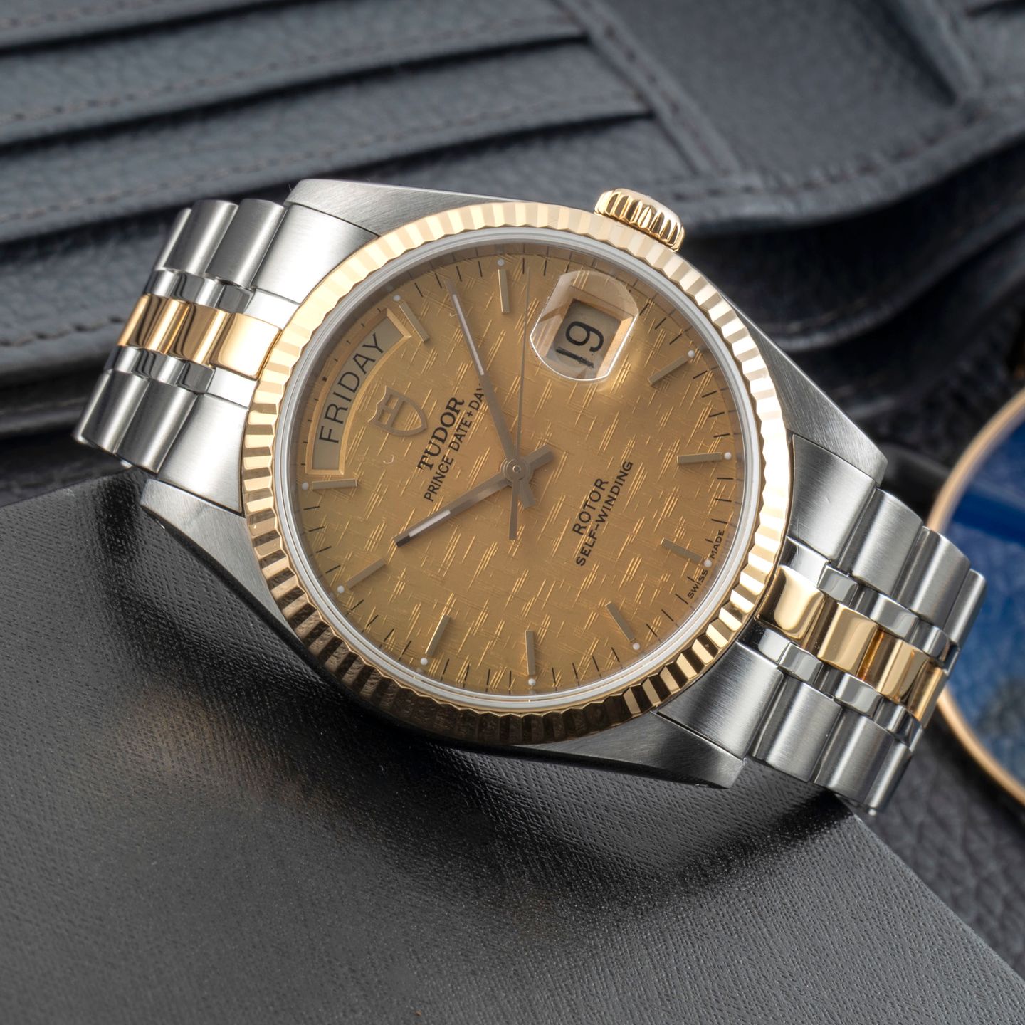 Tudor Prince Date 76213 - (2/8)