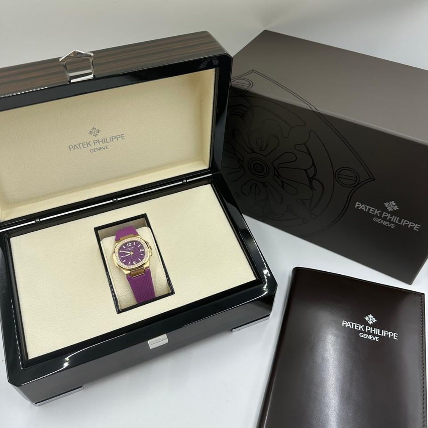 Patek Philippe Nautilus 7010R-013 (2026) - Purple dial 32 mm Rose Gold case (3/10)