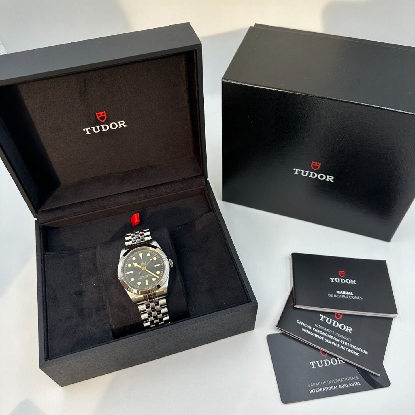 Tudor Black Bay 79660-0001 - (2/8)