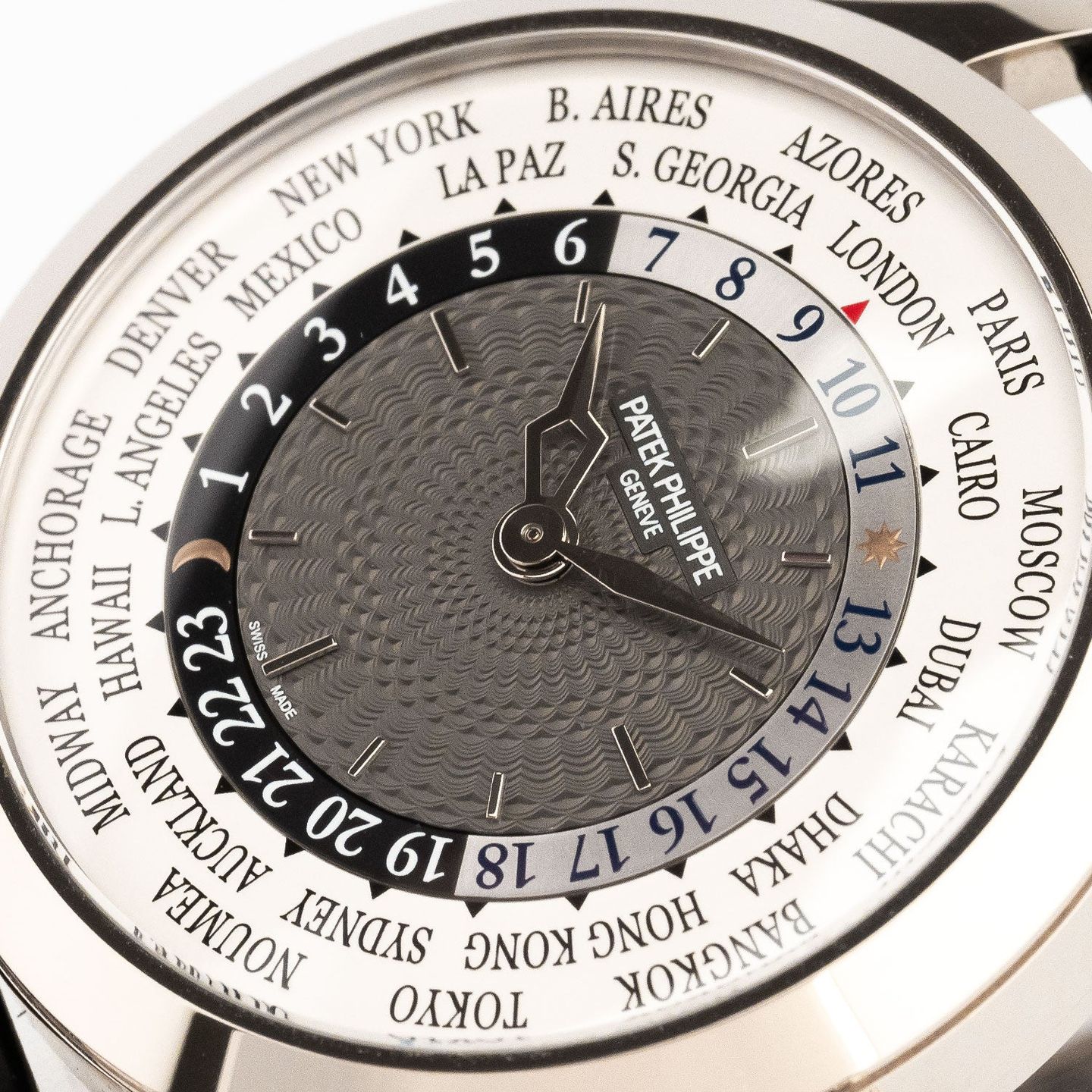 Patek Philippe World Time 5230G-001 (Unknown (random serial)) - Grey dial 39 mm White Gold case (3/6)