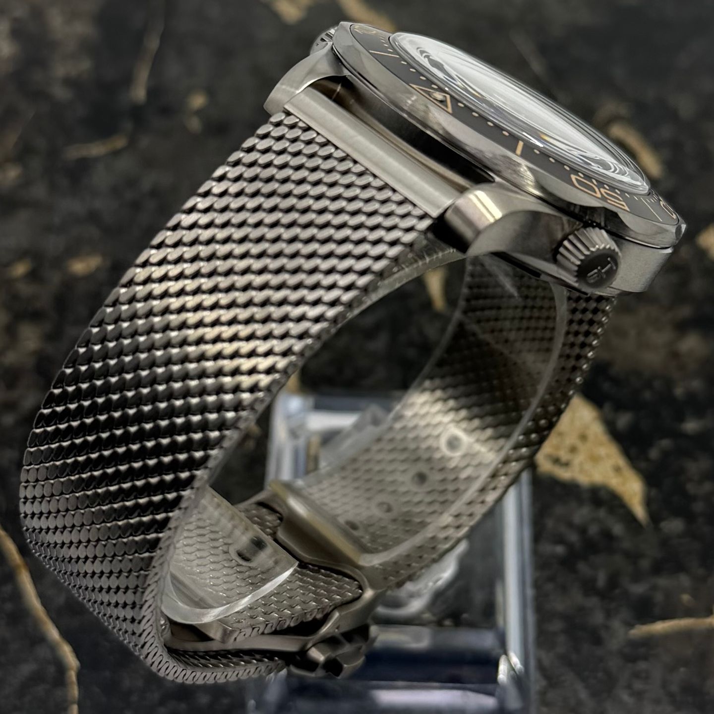 Omega Seamaster Diver 300 M 210.90.42.20.01.001 (2026) - Bruin wijzerplaat 42mm Titanium (7/8)