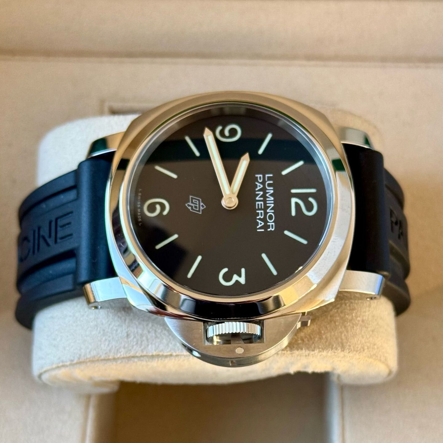 Panerai Luminor Base Logo PAM01086 (2024) - Black dial 44 mm Steel case (4/8)