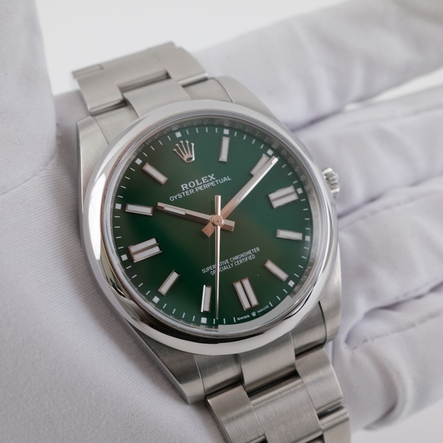 Rolex Oyster Perpetual 41 124300 - (2/8)