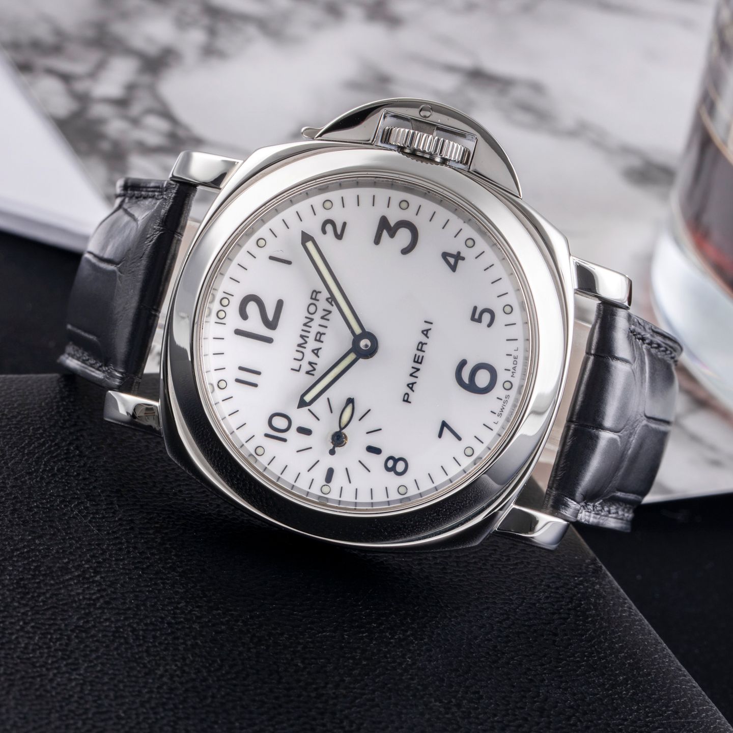 Panerai Luminor PAM00033 (2001) - Black dial 44 mm Steel case (2/8)