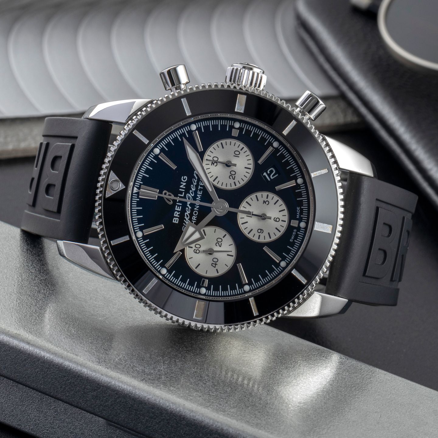 Breitling Superocean Heritage II Chronograph AB0162121B1S1 (Unknown (random serial)) - Black dial 44 mm Steel case (2/8)