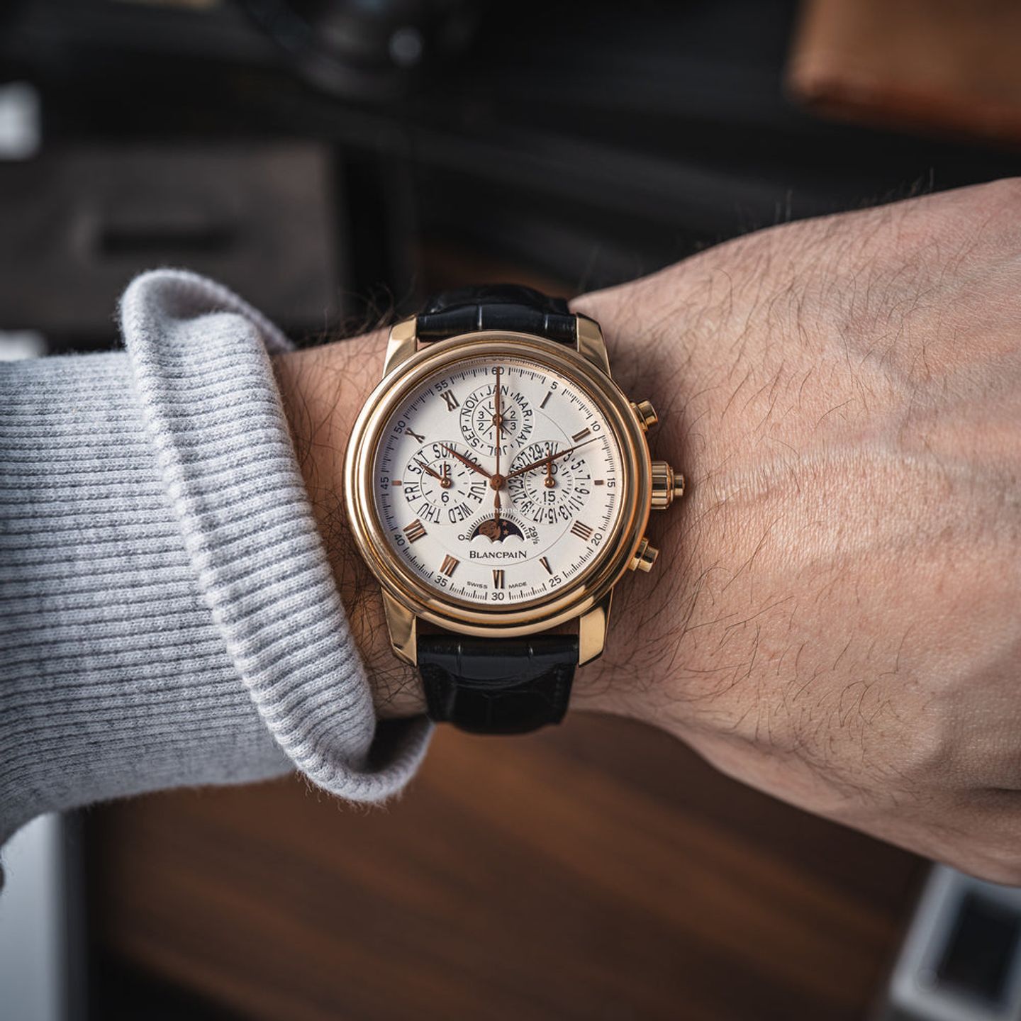 Blancpain Le Brassus 4286P-3642-55B (2015) - White dial 43 mm Red Gold case (4/8)