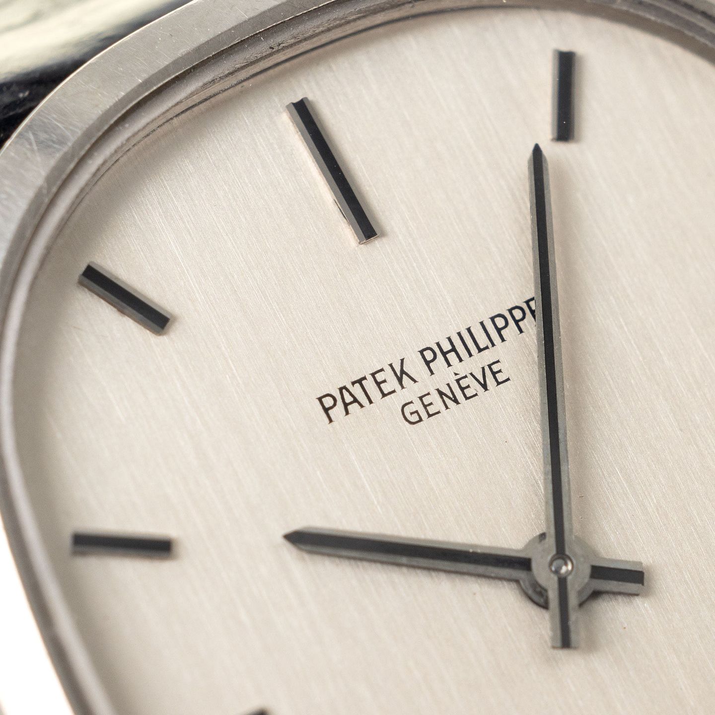Patek Philippe Golden Ellipse 3546G - (4/8)