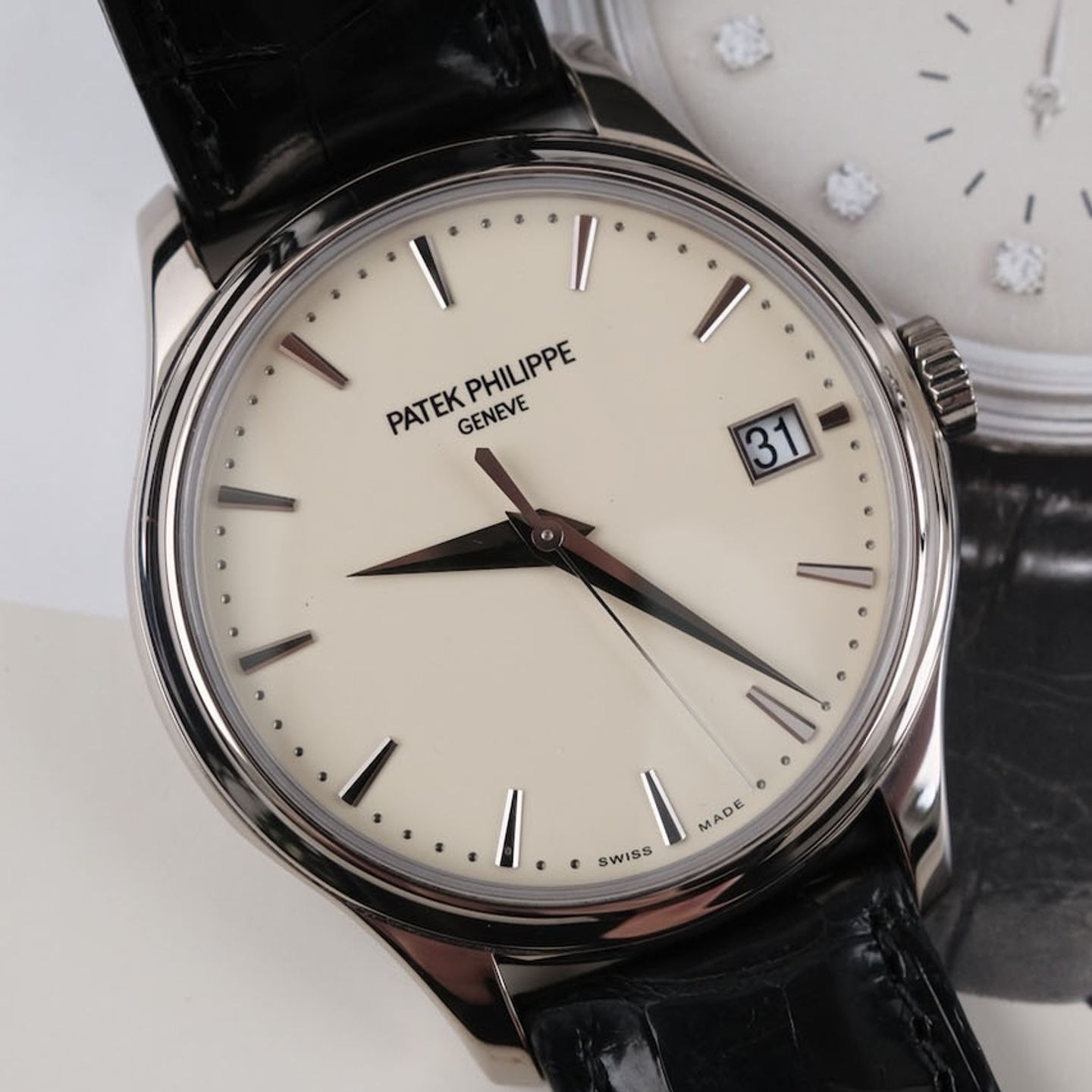 Patek Philippe Calatrava 5227G-001 (2019) - Beige dial 39 mm White Gold case (2/8)