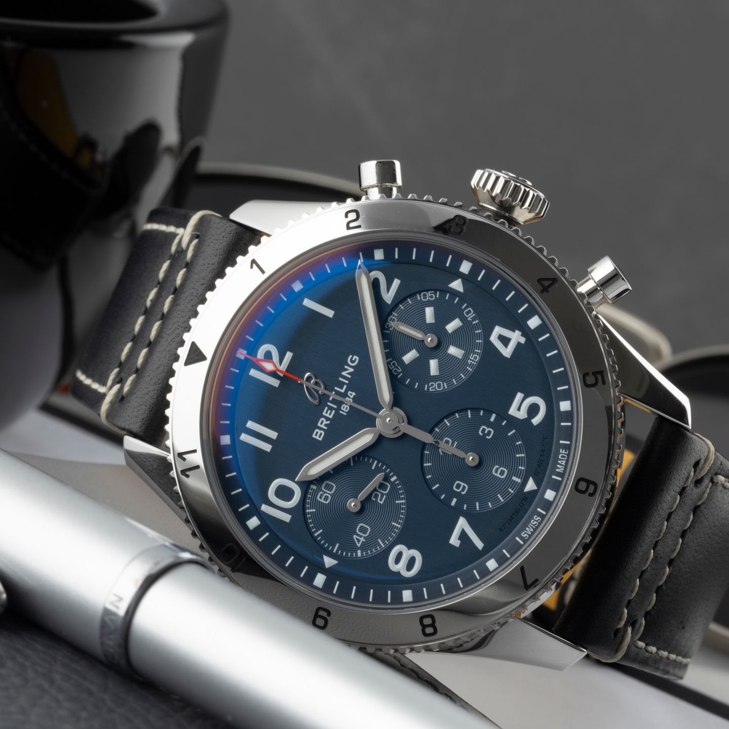 Breitling Classic AVI A233801A1C1X1 (Onbekend (willekeurig serienummer)) - Blauw wijzerplaat 42mm Staal (2/8)