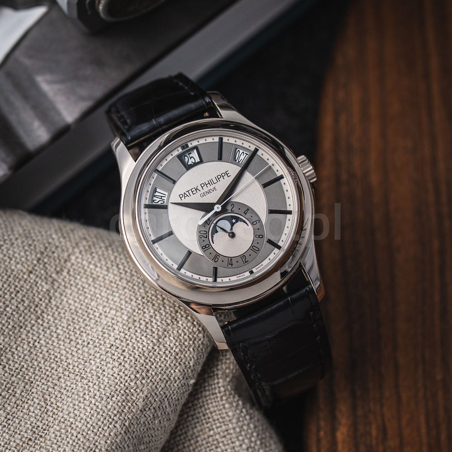 Patek Philippe Annual Calendar 5205 - (1/8)