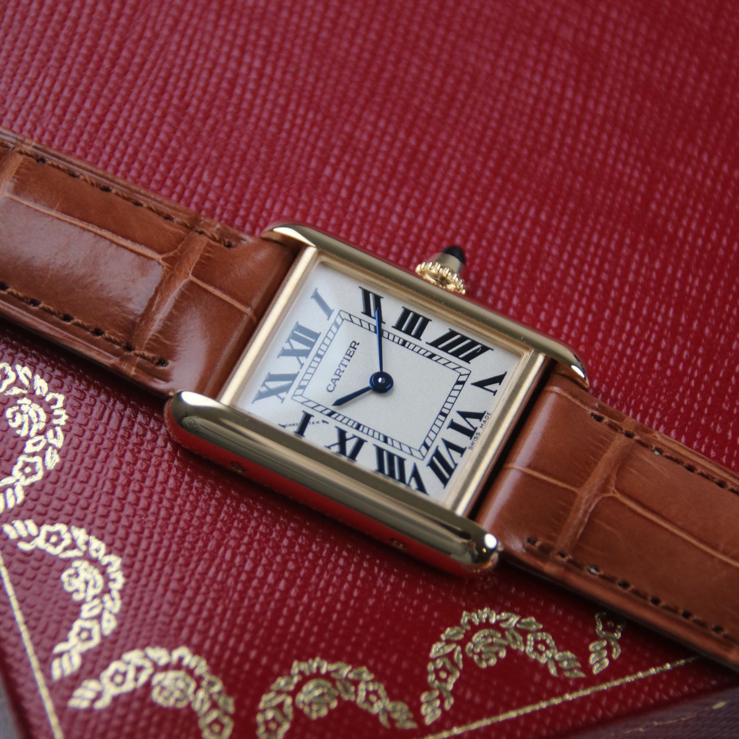 Cartier Tank Louis Cartier WGTA0342 (2025) - Silver dial 22 mm Yellow Gold case (1/8)