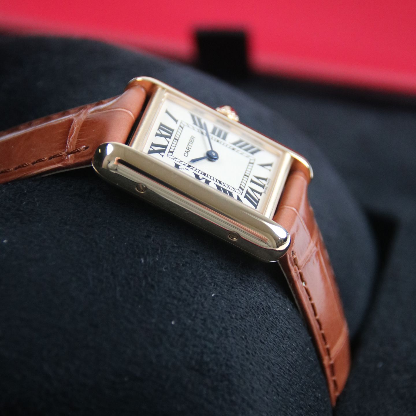 Cartier Tank Louis Cartier WGTA0342 (2025) - Silver dial 22 mm Yellow Gold case (2/8)