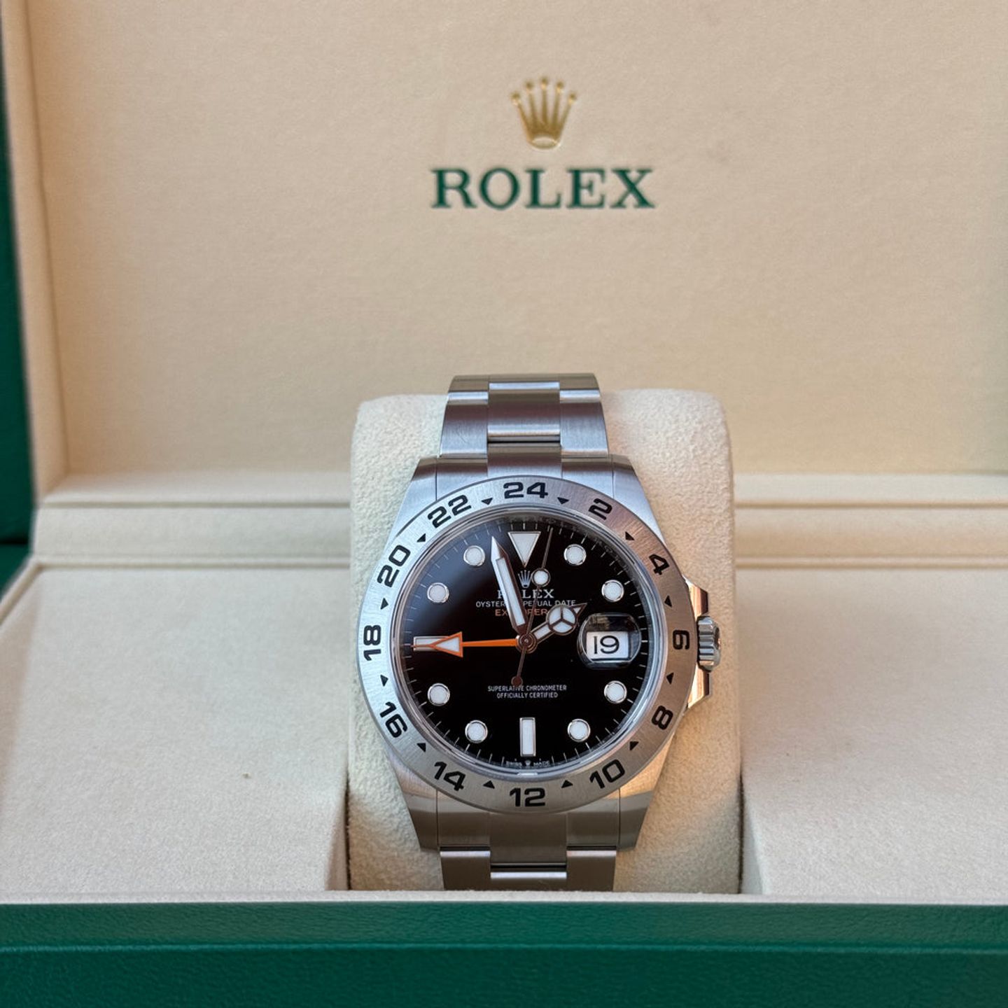 Rolex Explorer II 226570 (2025) - Zwart wijzerplaat 42mm Staal (3/5)