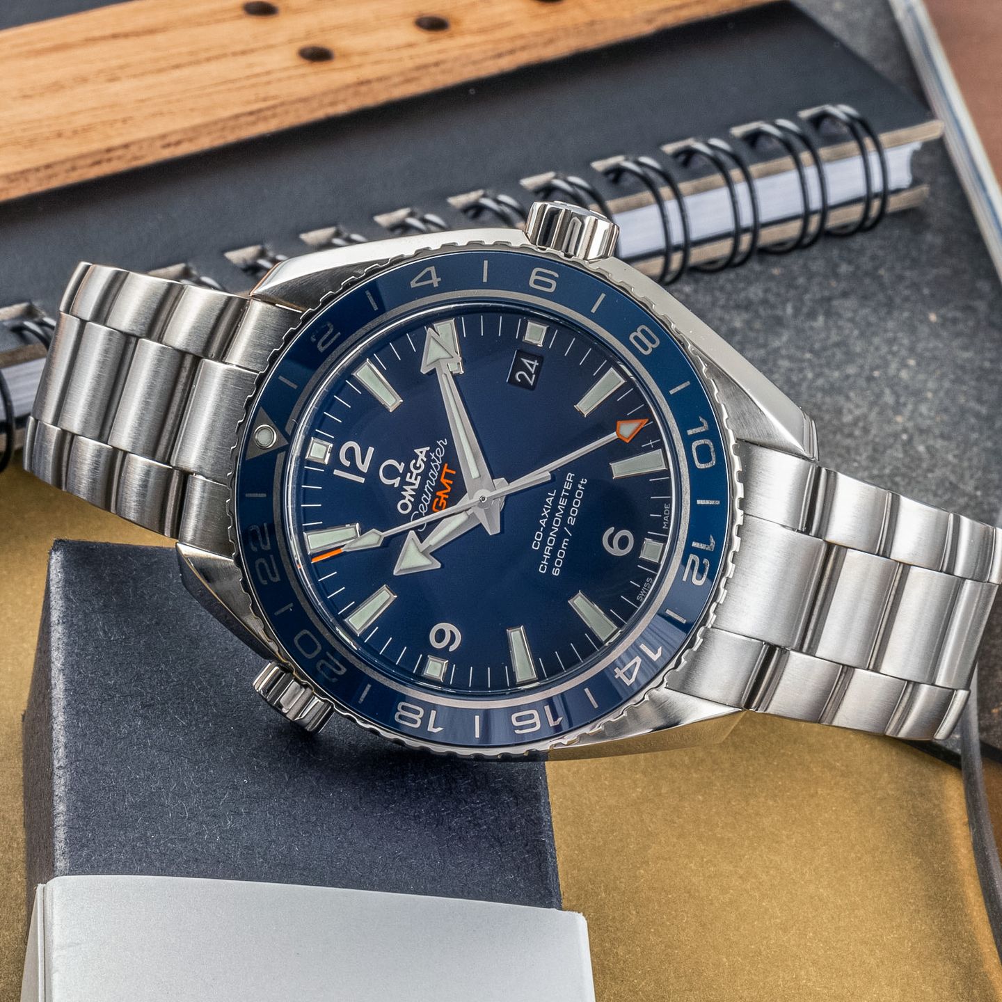 Omega Seamaster Planet Ocean 232.90.44.22.03.001 (Onbekend (willekeurig serienummer)) - Blauw wijzerplaat 44mm Titanium (2/8)