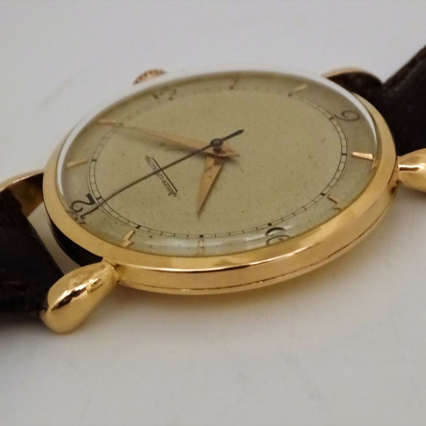 Jaeger-LeCoultre Vintage Unknown (1945) - Champagne dial 35 mm Red Gold case (5/8)