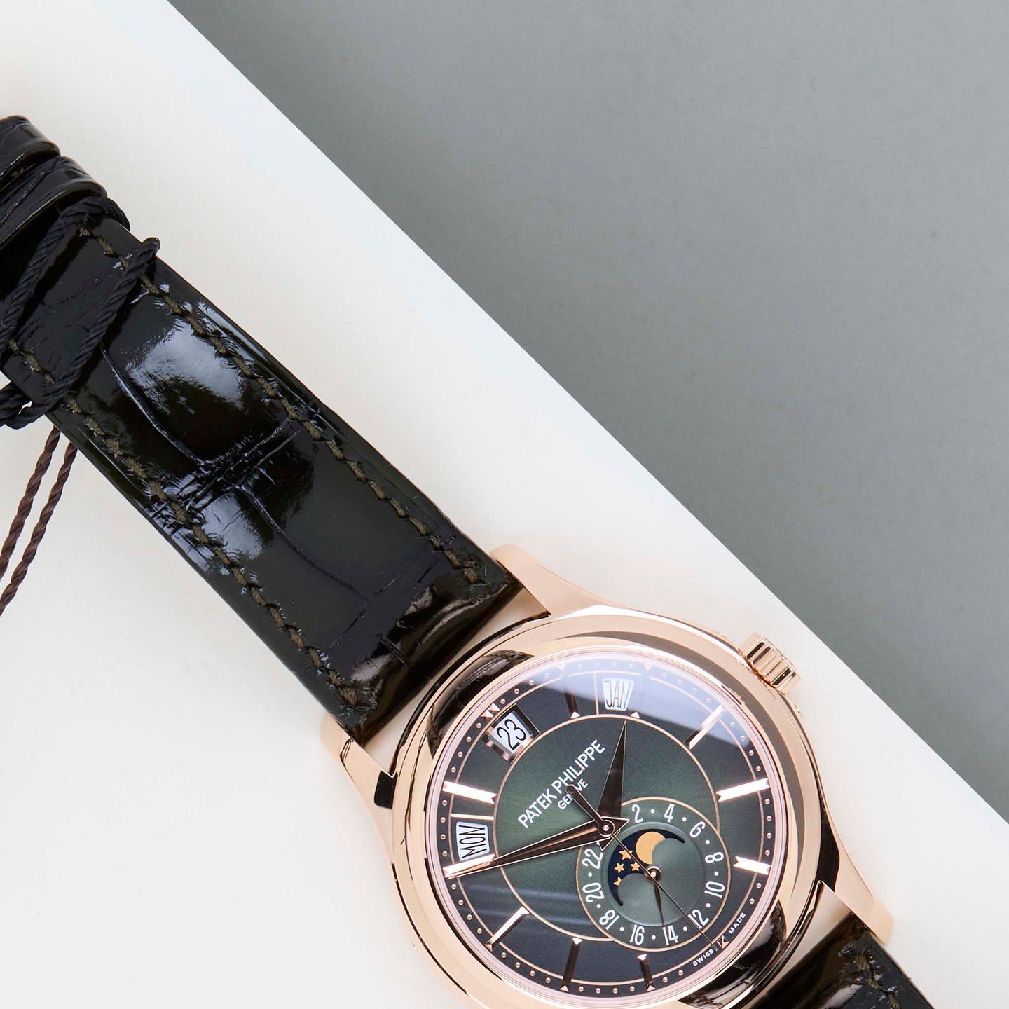 Patek Philippe Annual Calendar 5205R-011 (2024) - Green dial 40 mm Rose Gold case (3/8)