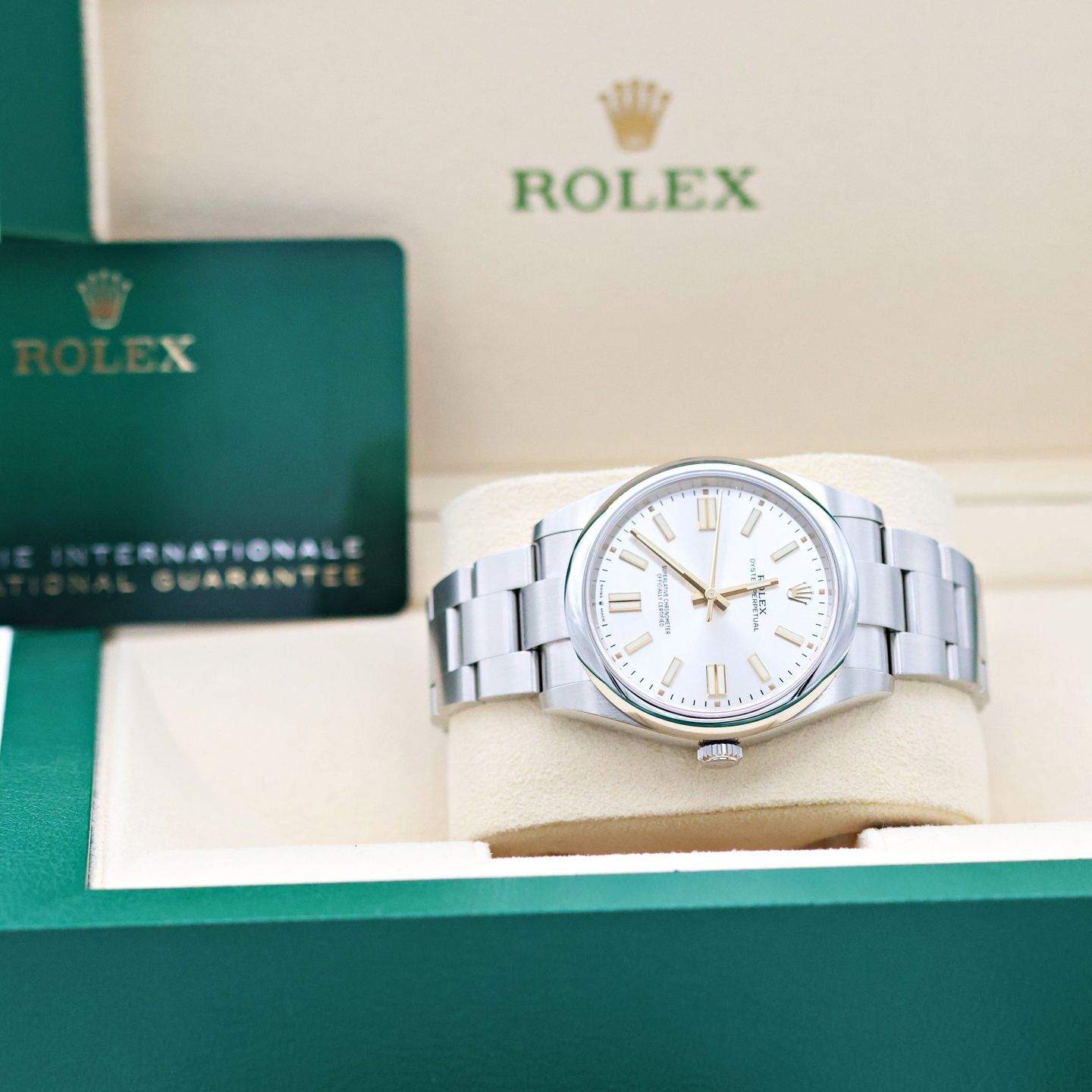 Rolex Oyster Perpetual 41 124300 (Unknown (random serial)) - Silver dial 41 mm Steel case (5/8)