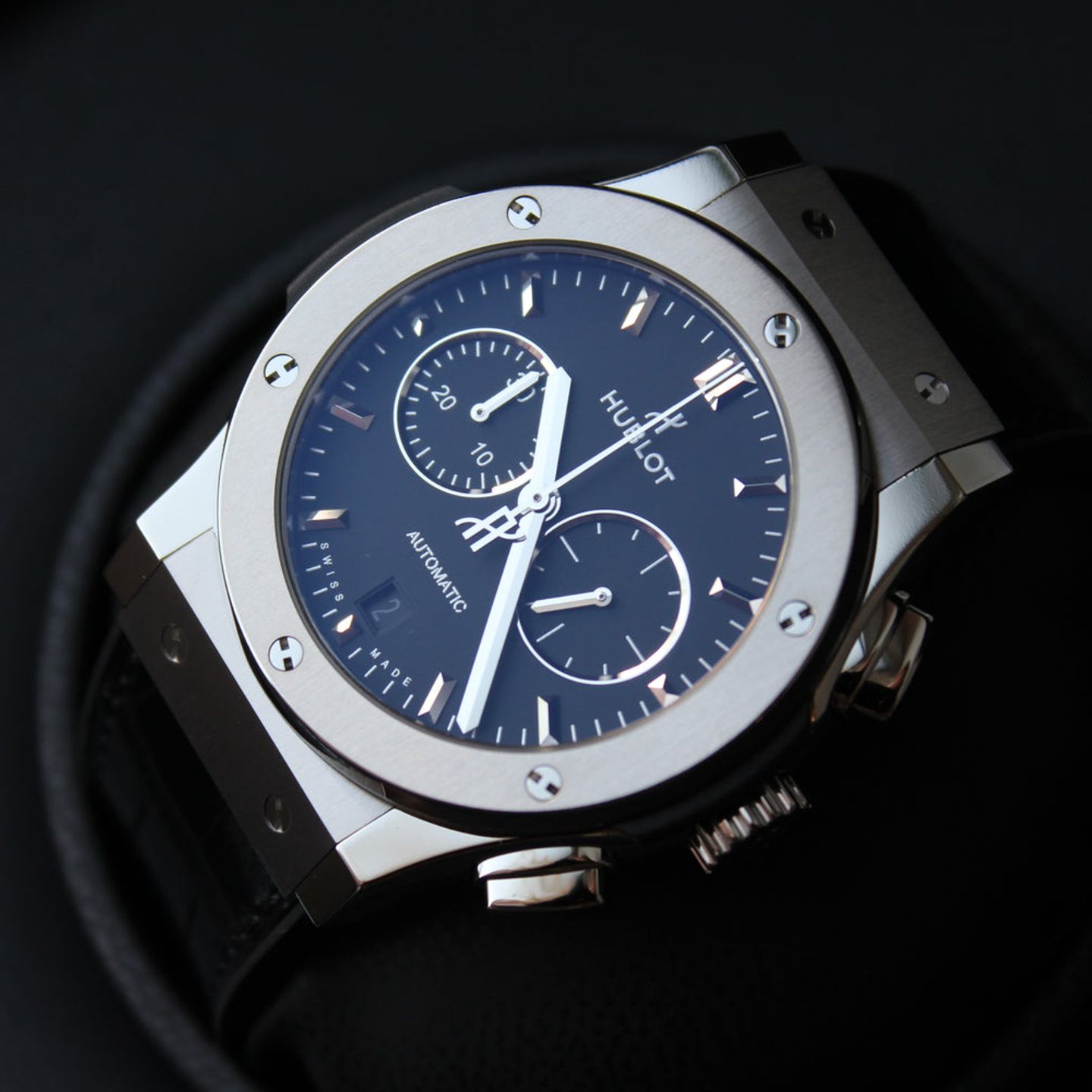 Hublot Classic Fusion Chronograph 541.NX.1171.LR (2024) - Black dial 42 mm Titanium case (2/4)