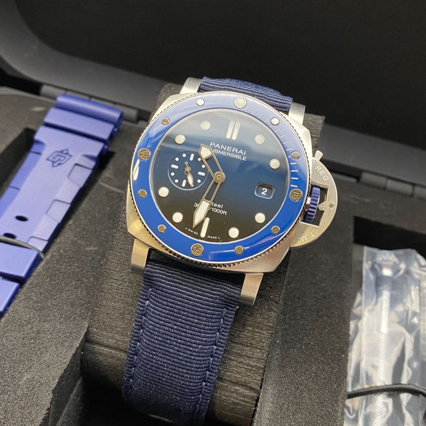 Panerai Luminor Submersible PAM01289 (2022) - Blauw wijzerplaat 44mm Staal (3/8)