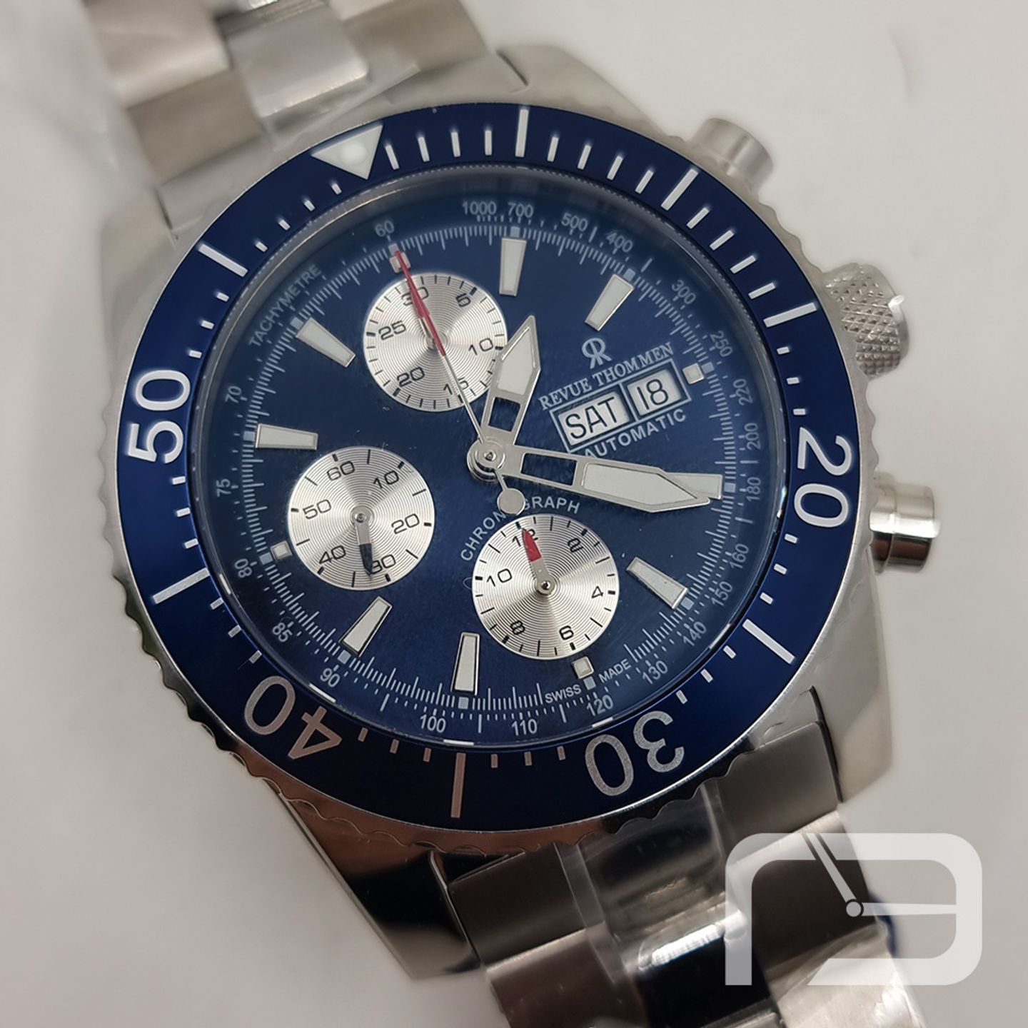 Revue Thommen Diver's Day-Date Chronograph 17030.6135 (2024) - Blue dial 45 mm Steel case (2/8)