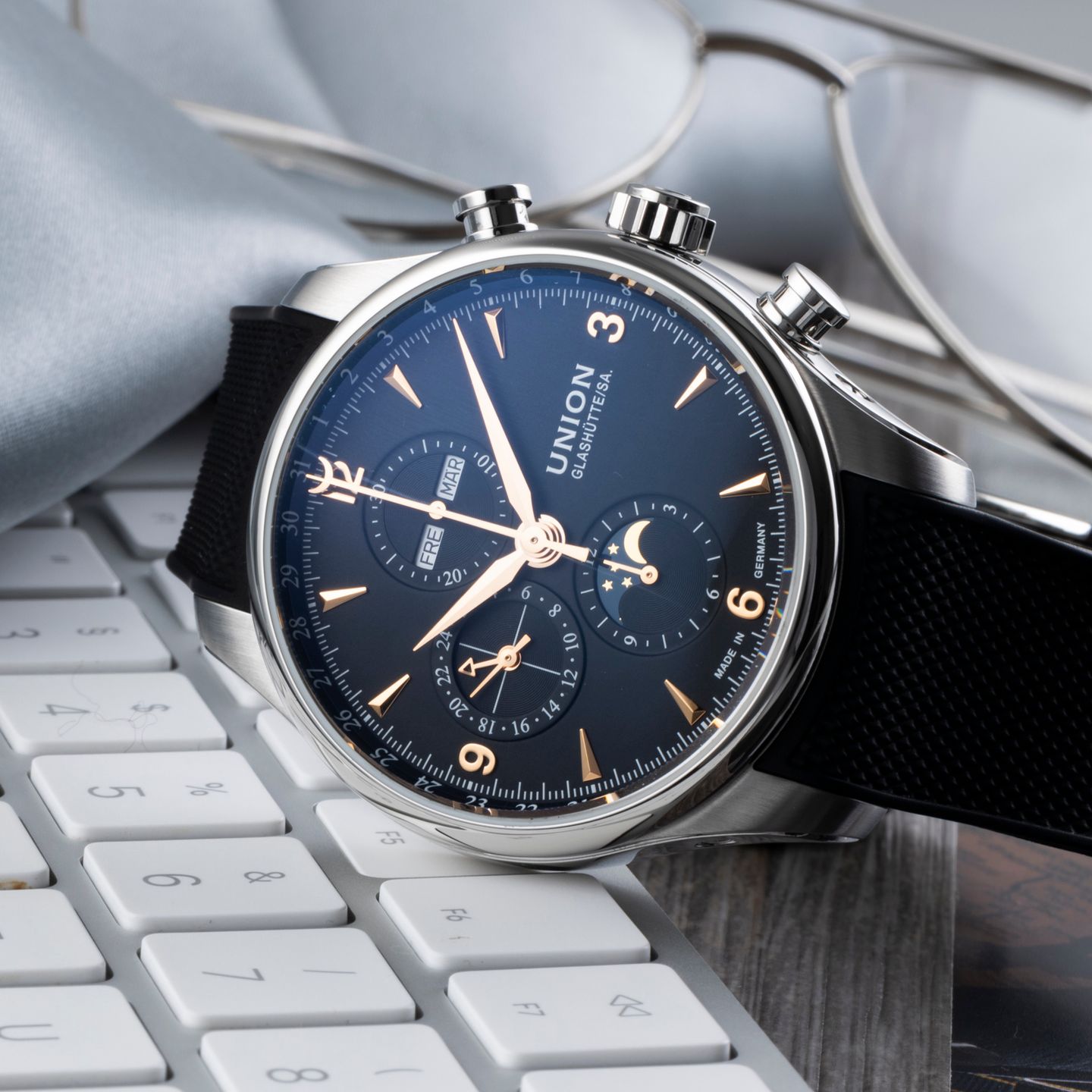 Union Glashütte Belisar Chronograph D009.425.17.057.01 (2020) - Black dial 45 mm Steel case (2/8)