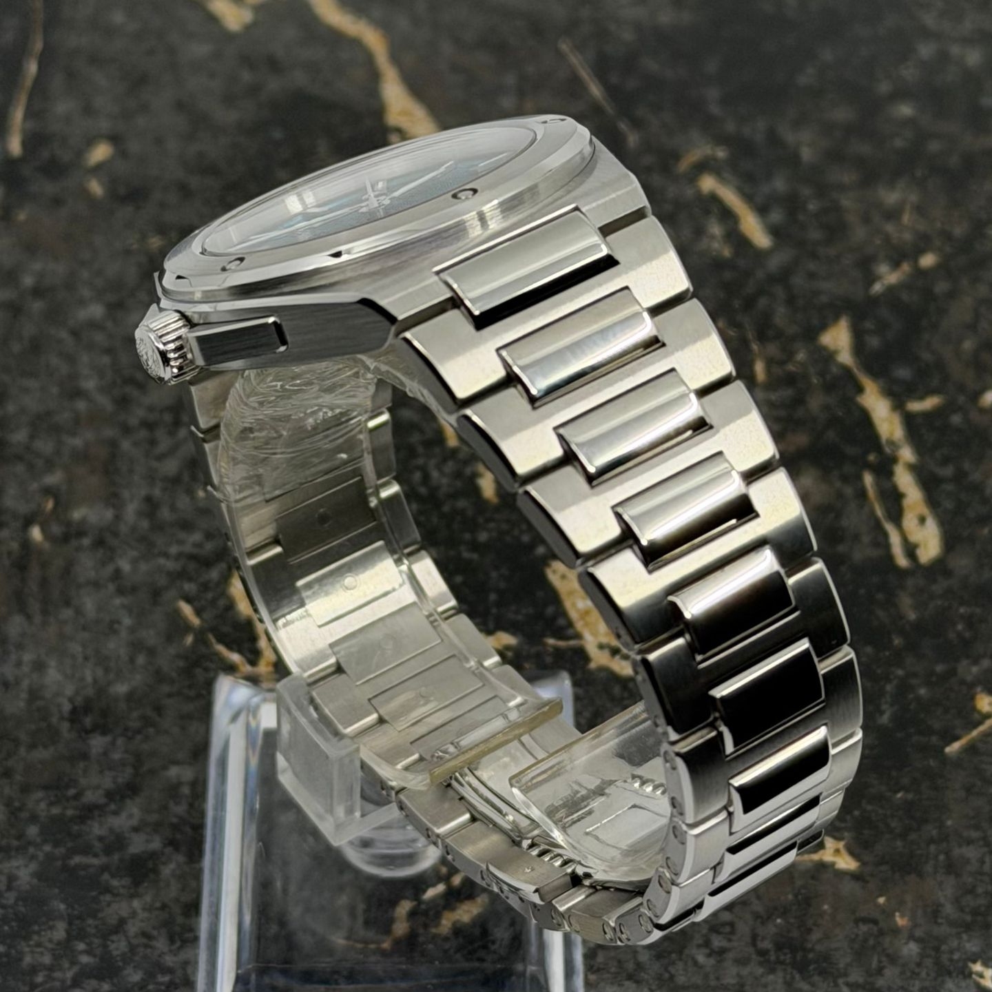 IWC Ingenieur Automatic IW328903 (2026) - Blue dial 40 mm Steel case (8/8)