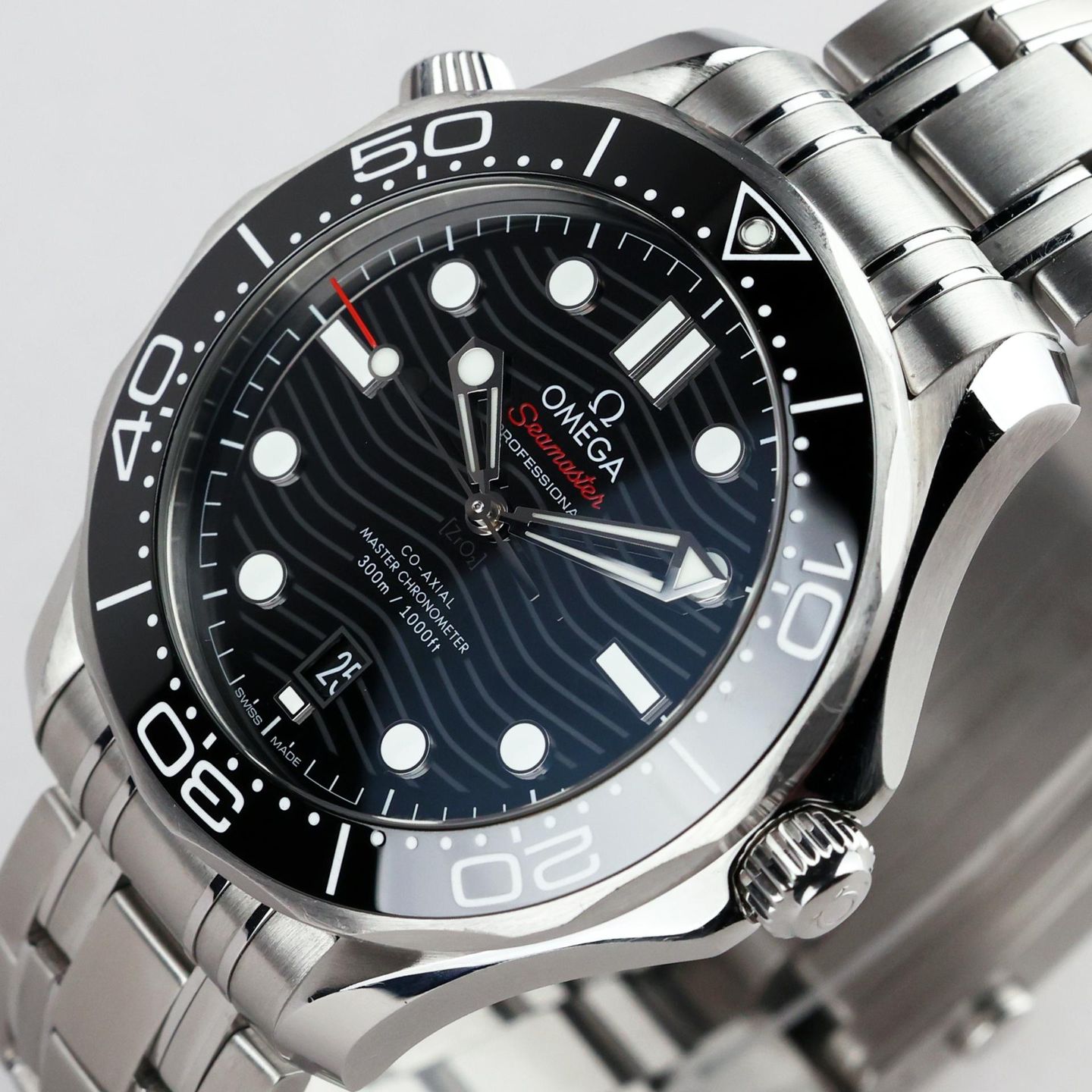 Omega Seamaster Diver 300 M 210.30.42.20.01.001 (2024) - Black dial 42 mm Steel case (5/8)
