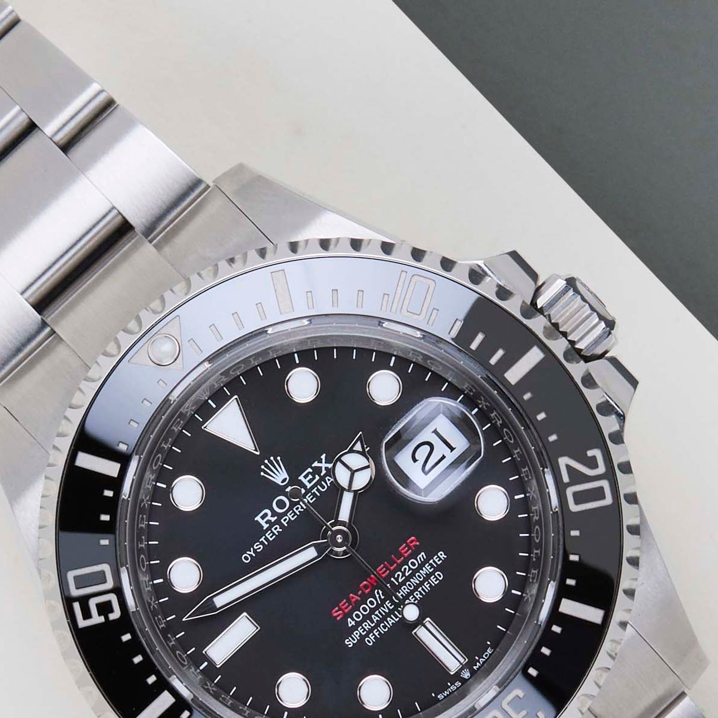 Rolex Sea-Dweller 126600 (2025) - Black dial 43 mm Steel case (3/8)