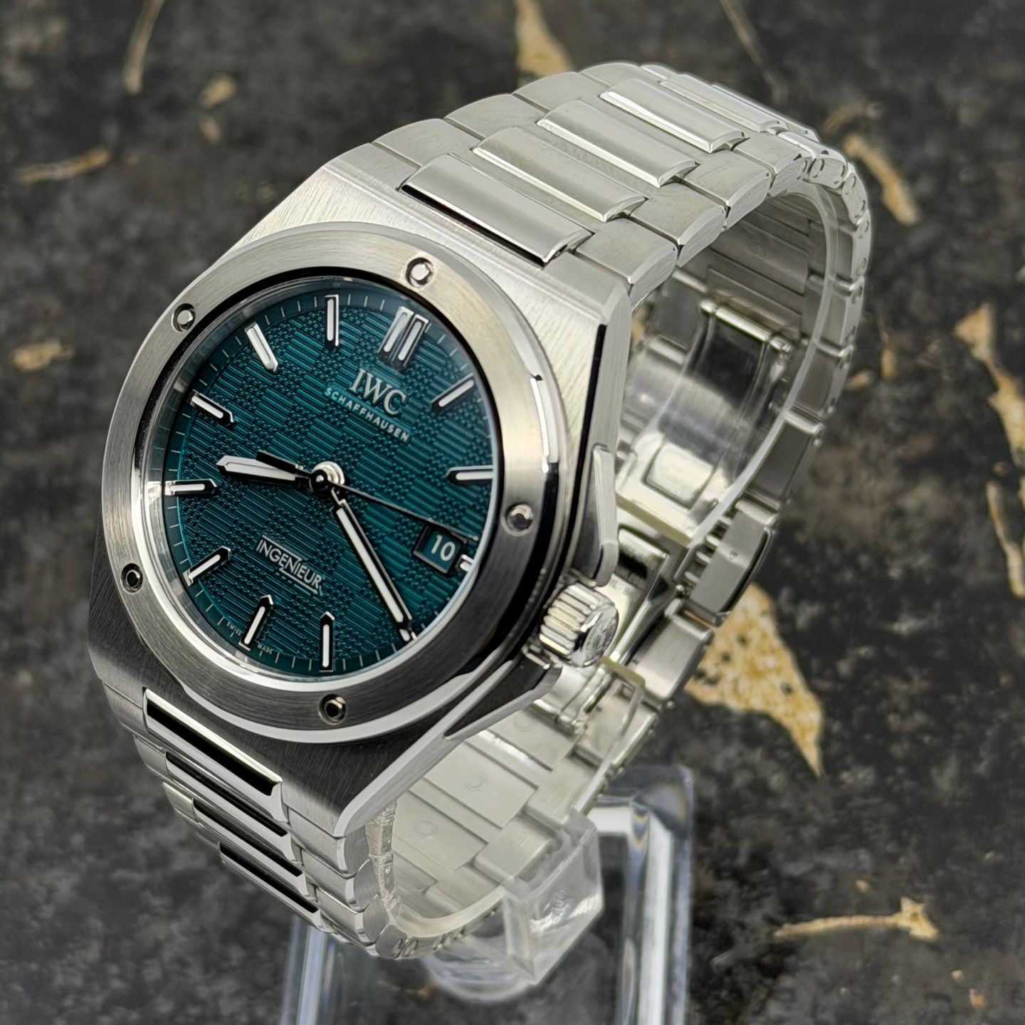 IWC Ingenieur Automatic IW328903 (2026) - Blue dial 40 mm Steel case (6/8)