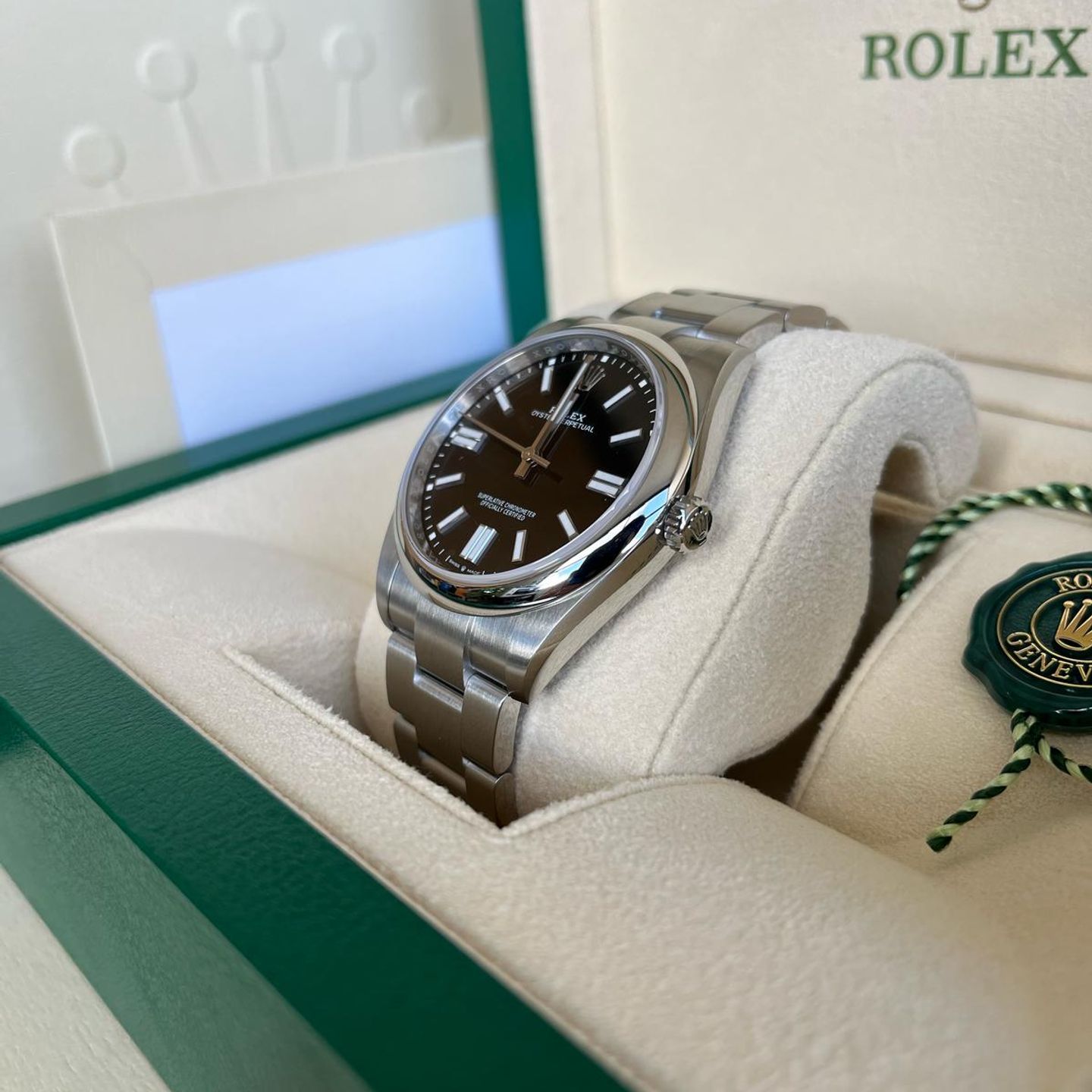 Rolex Oyster Perpetual 41 124300 (2025) - Black dial 41 mm Steel case (4/5)