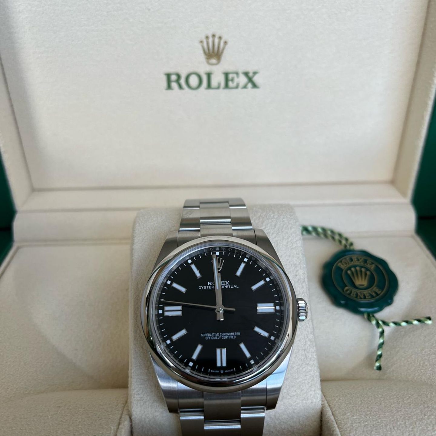 Rolex Oyster Perpetual 41 124300 (2025) - Black dial 41 mm Steel case (2/5)