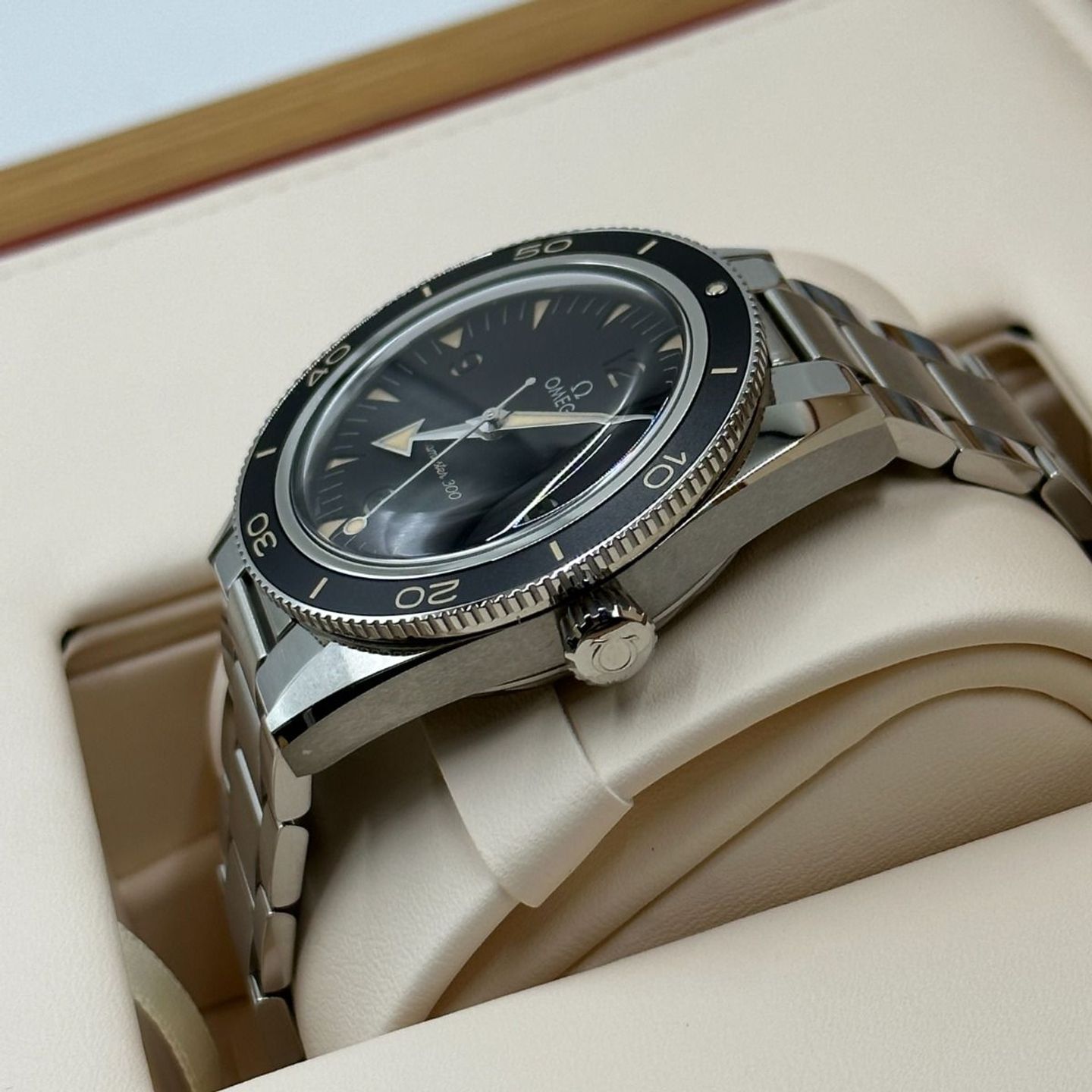 Omega Seamaster 300 234.30.41.21.01.001 (2024) - Zwart wijzerplaat 41mm Staal (6/8)