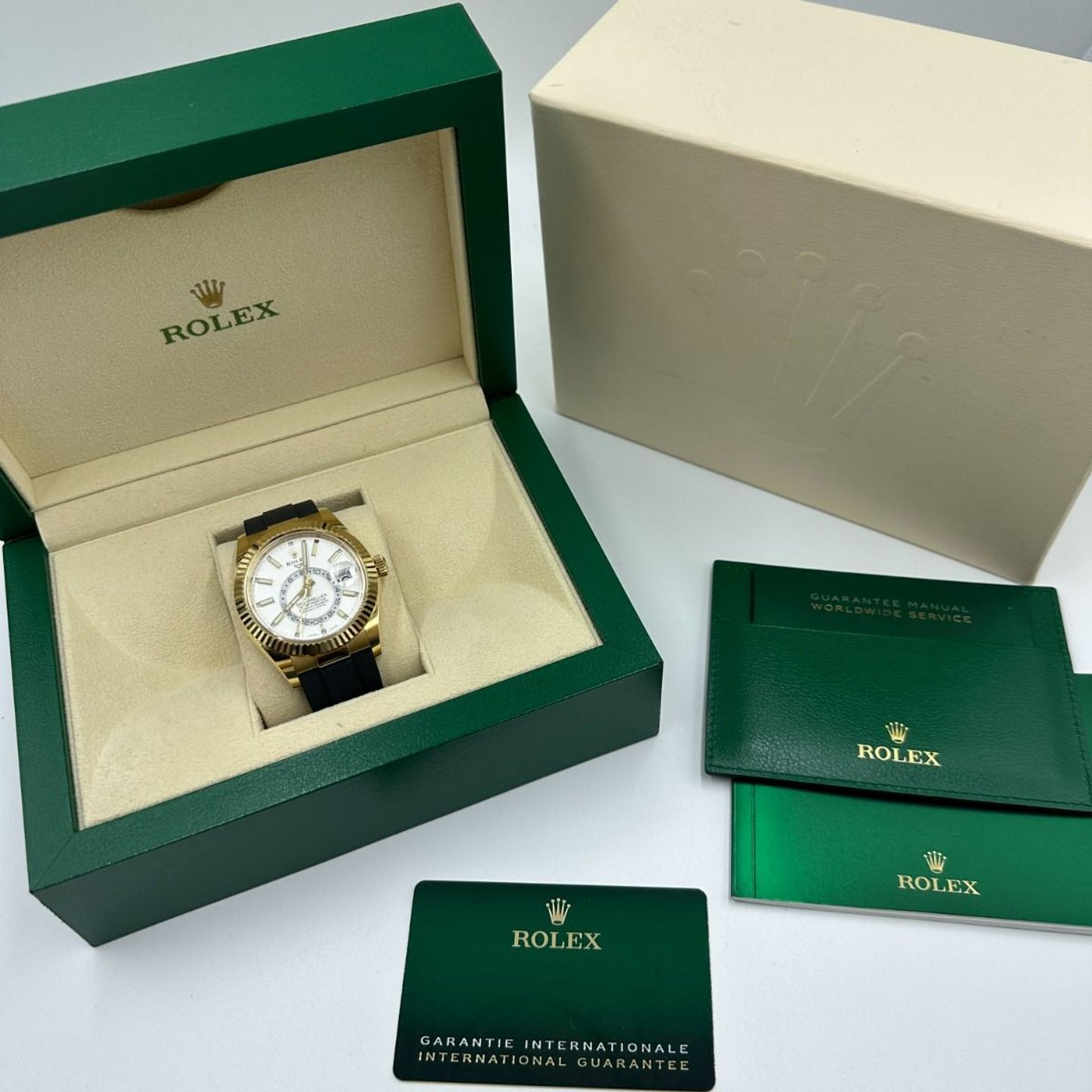 Rolex Sky-Dweller 326238 (2021) - White dial 42 mm Yellow Gold case (2/8)