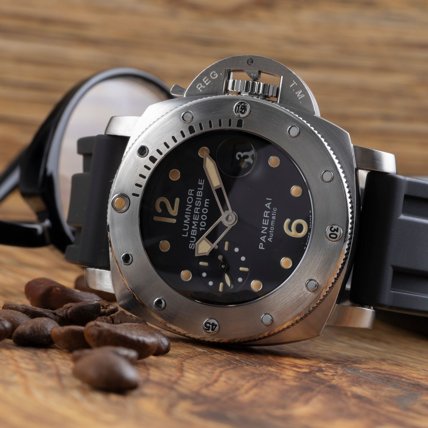 Panerai Luminor 1950 PAM00243 (2007) - Black dial 44 mm Steel case (2/8)