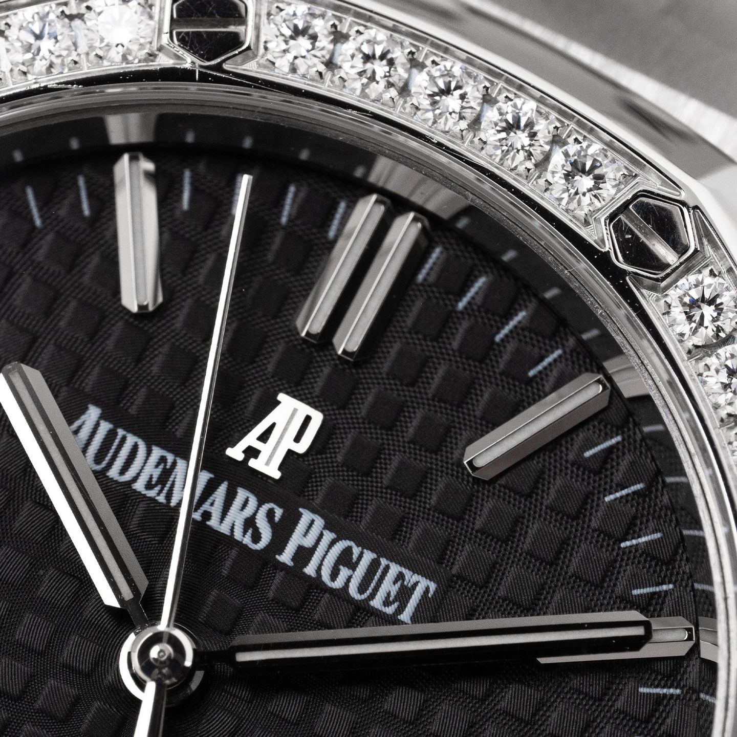 Audemars Piguet Royal Oak Lady 15451ST.ZZ.1256ST.01 (2013) - Black dial 37 mm Steel case (4/8)