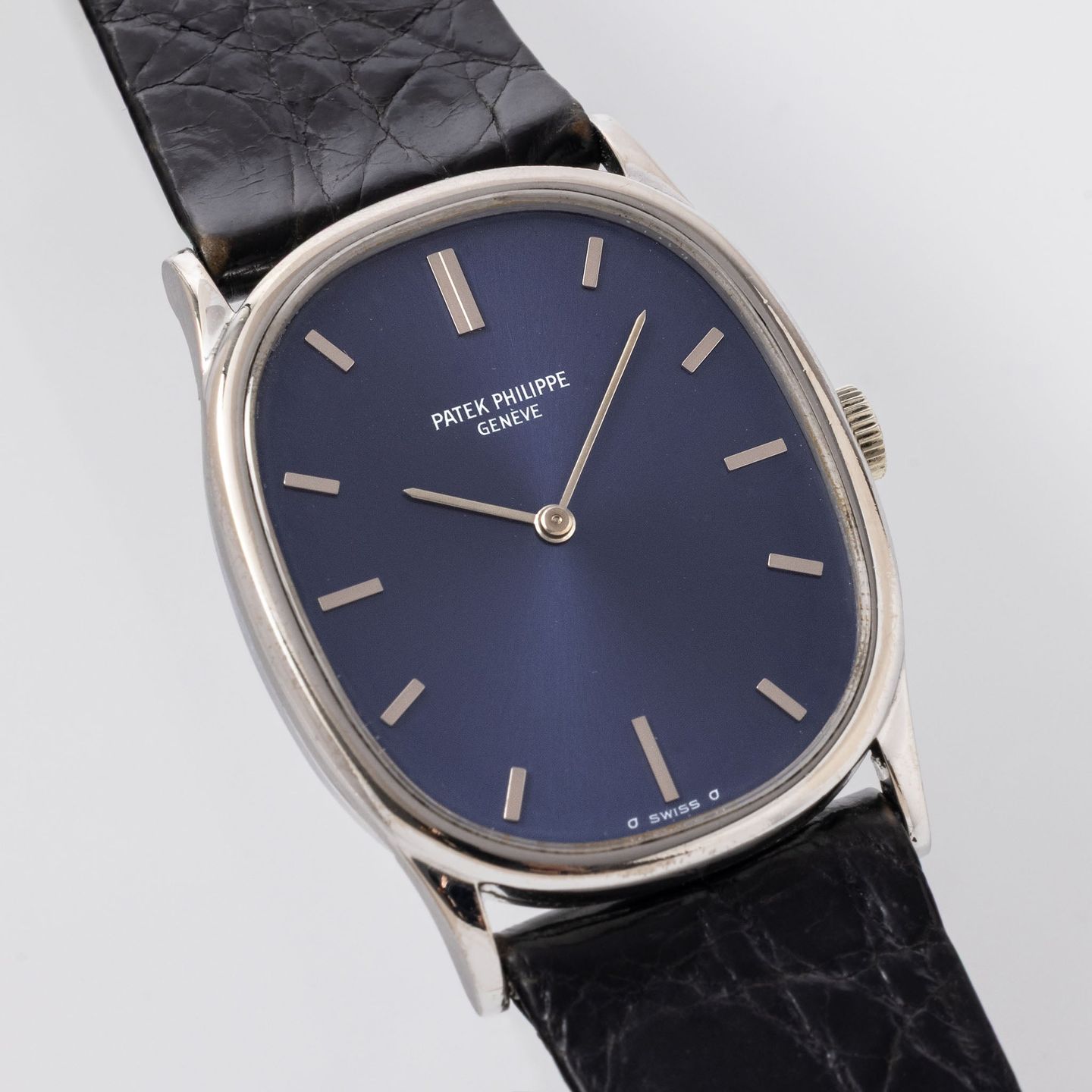 Patek Philippe Golden Ellipse 5738/1R-001 (Unknown (random serial)) - Black dial 35 mm Rose Gold case (4/8)