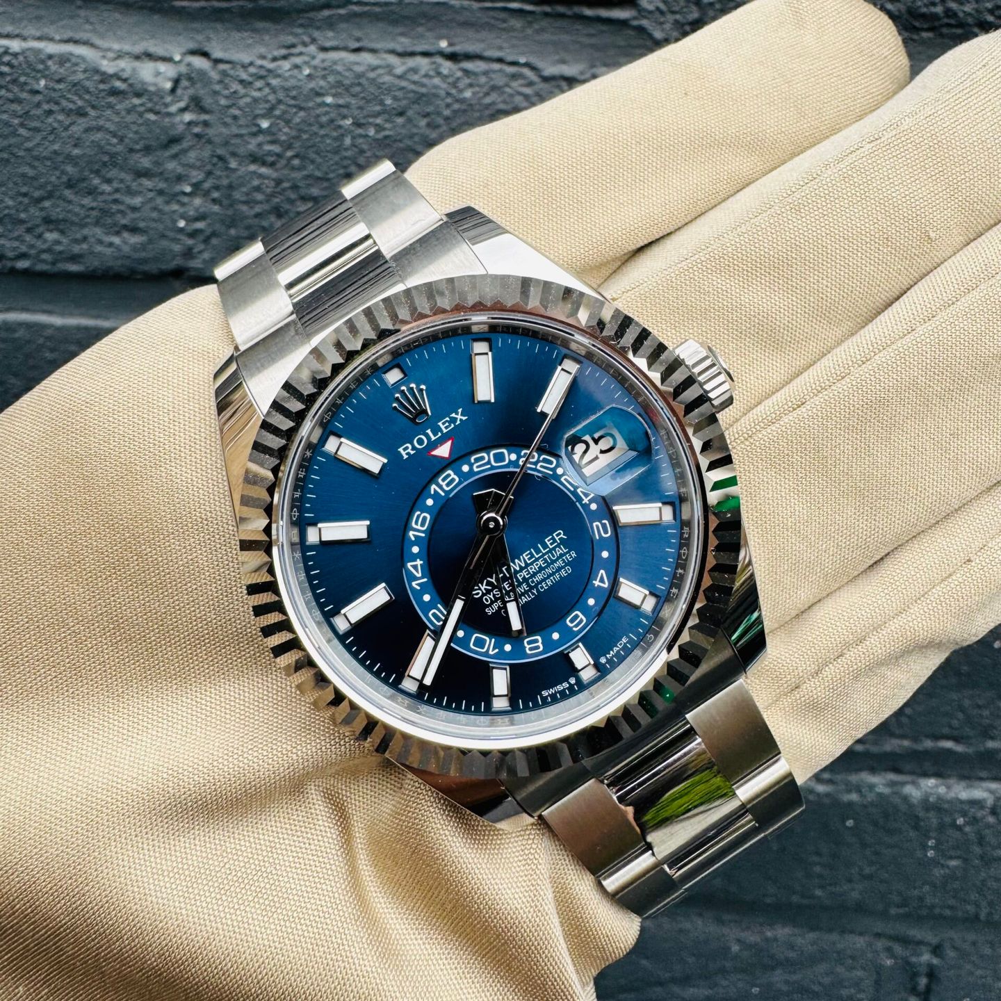 Rolex Sky-Dweller 336934 (2026) - 42 mm Steel case (2/4)