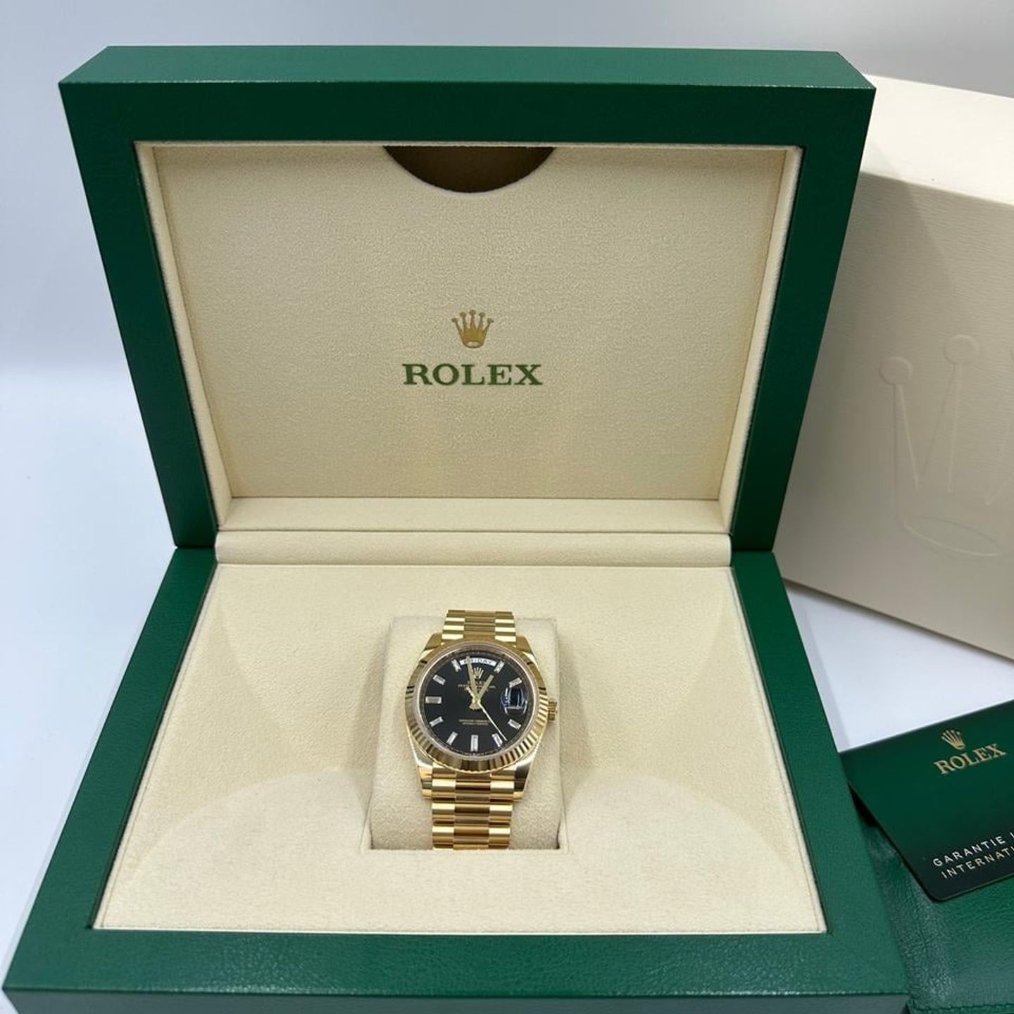 Rolex Day-Date 228238 (2026) - 40mm Geelgoud (2/10)