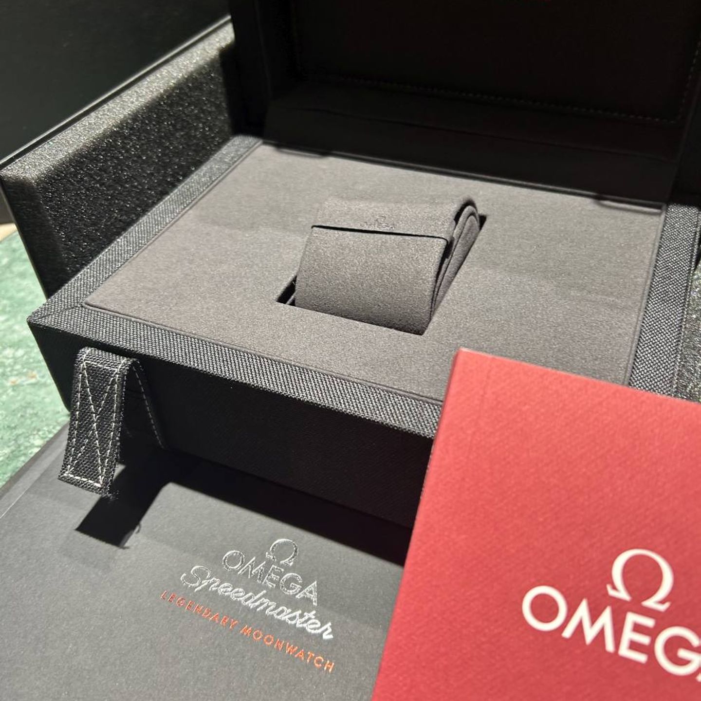 Omega Speedmaster Professional Moonwatch 310.30.42.50.01.002 (2025) - Black dial 42 mm Steel case (6/6)