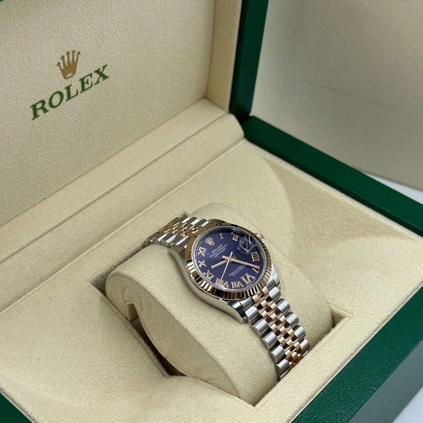 Rolex Datejust 31 278271 (2024) - Purple dial 31 mm Steel case (3/8)