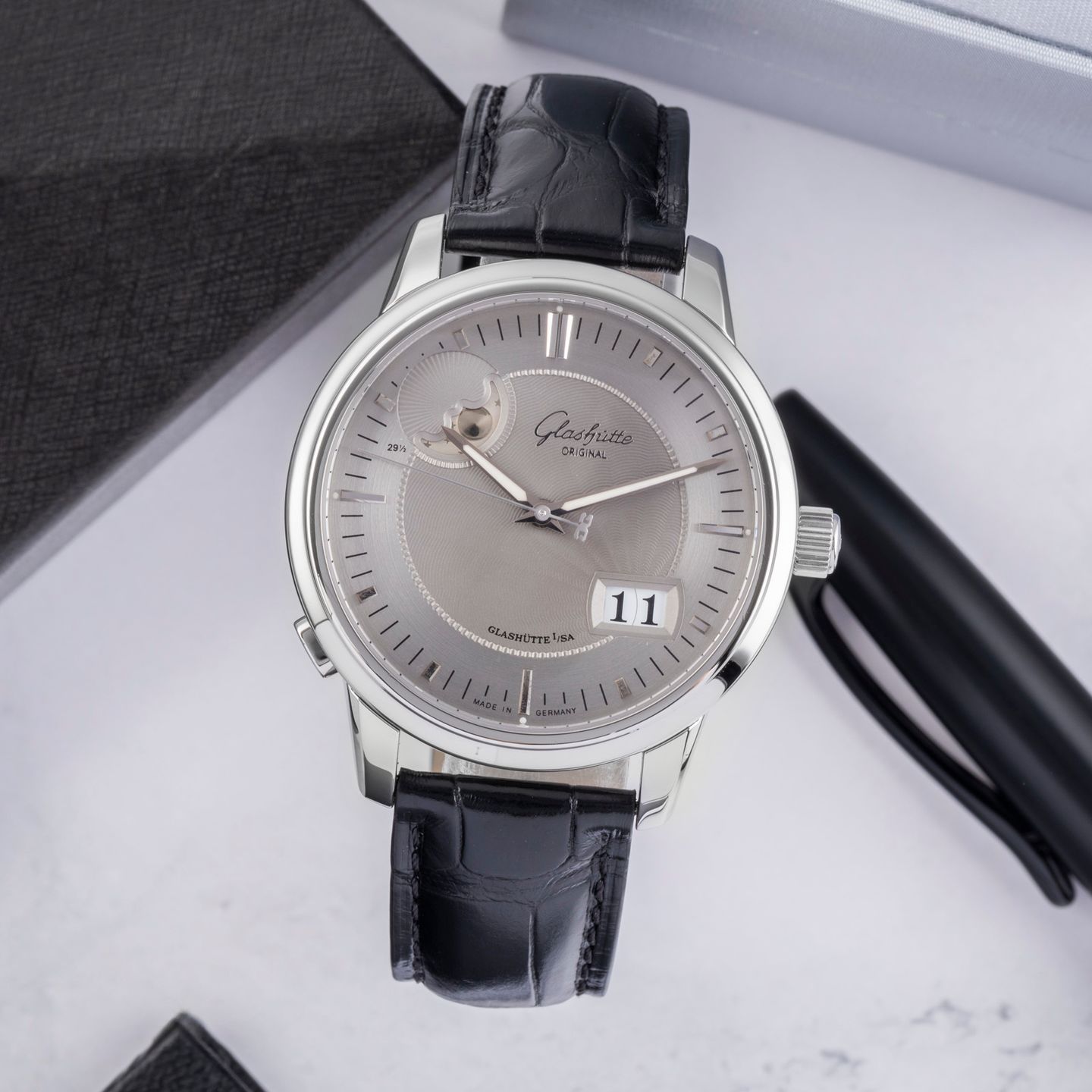 Glashütte Original Senator Panorama Date 100-04-03-02-04 (2010) - Grijs wijzerplaat 40mm Staal (1/8)