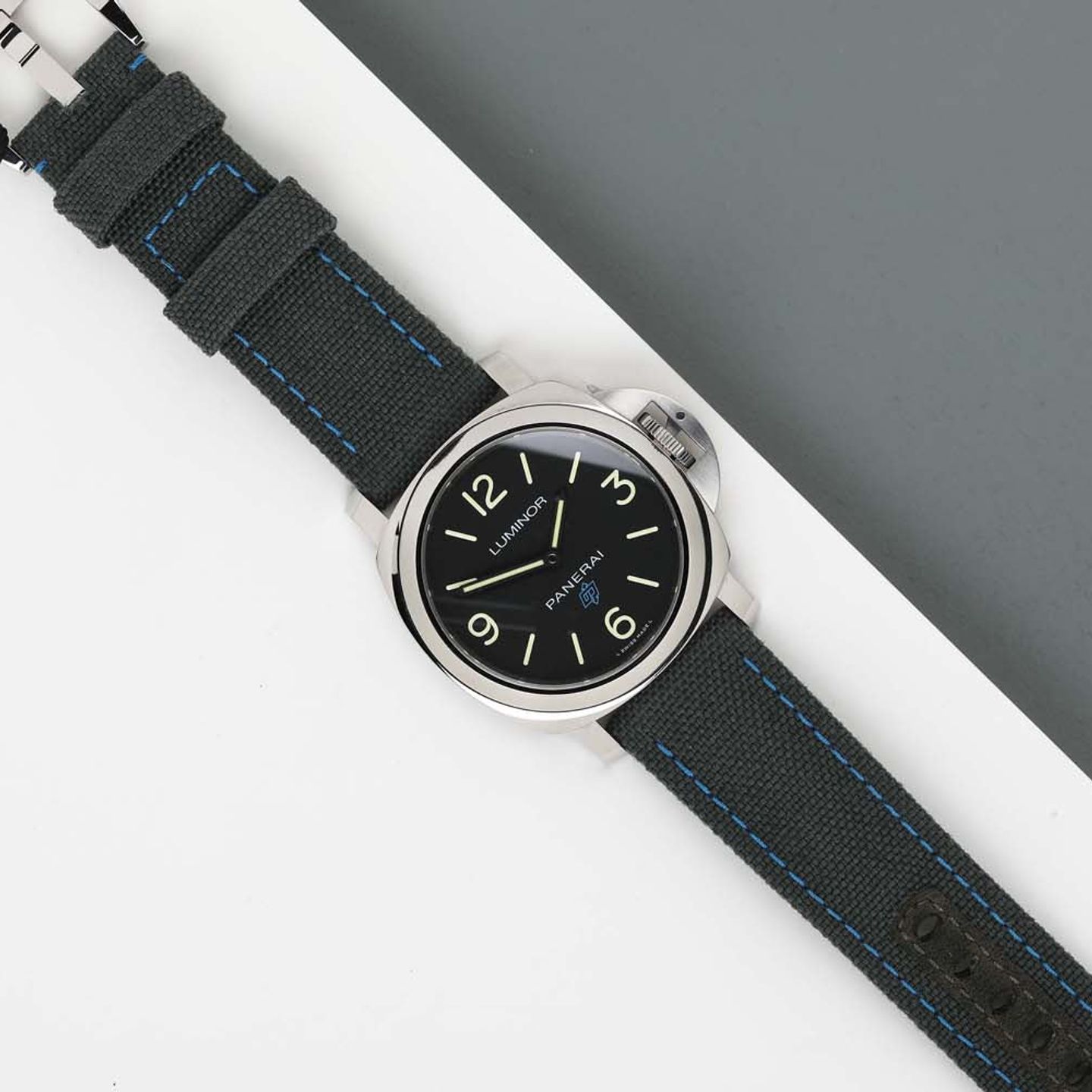 Panerai Luminor Base Logo PAM00774 (2019) - Zwart wijzerplaat 44mm Staal (2/8)