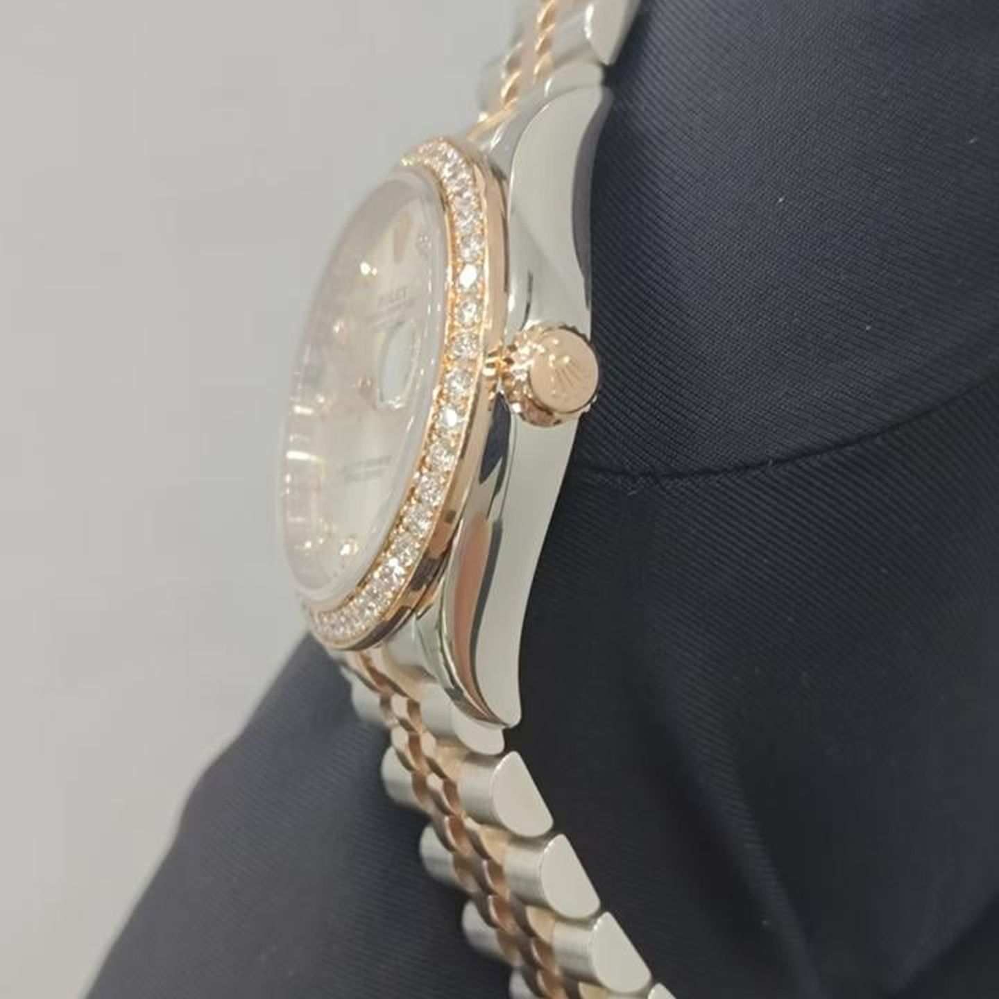 Rolex Lady-Datejust 278381RBR (2026) - Silver dial 31 mm Gold/Steel case (3/5)