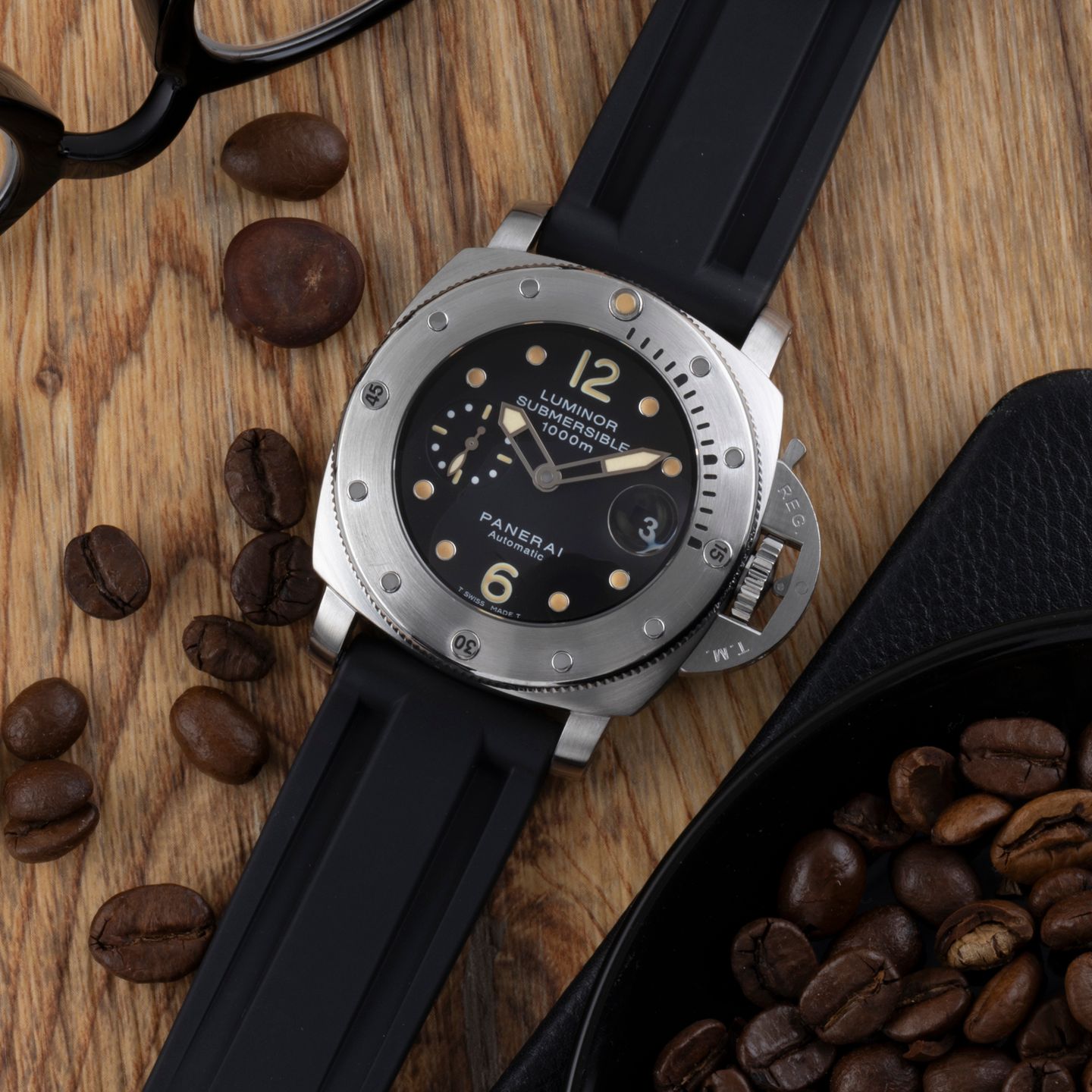 Panerai Luminor 1950 PAM00243 (2007) - Black dial 44 mm Steel case (1/8)