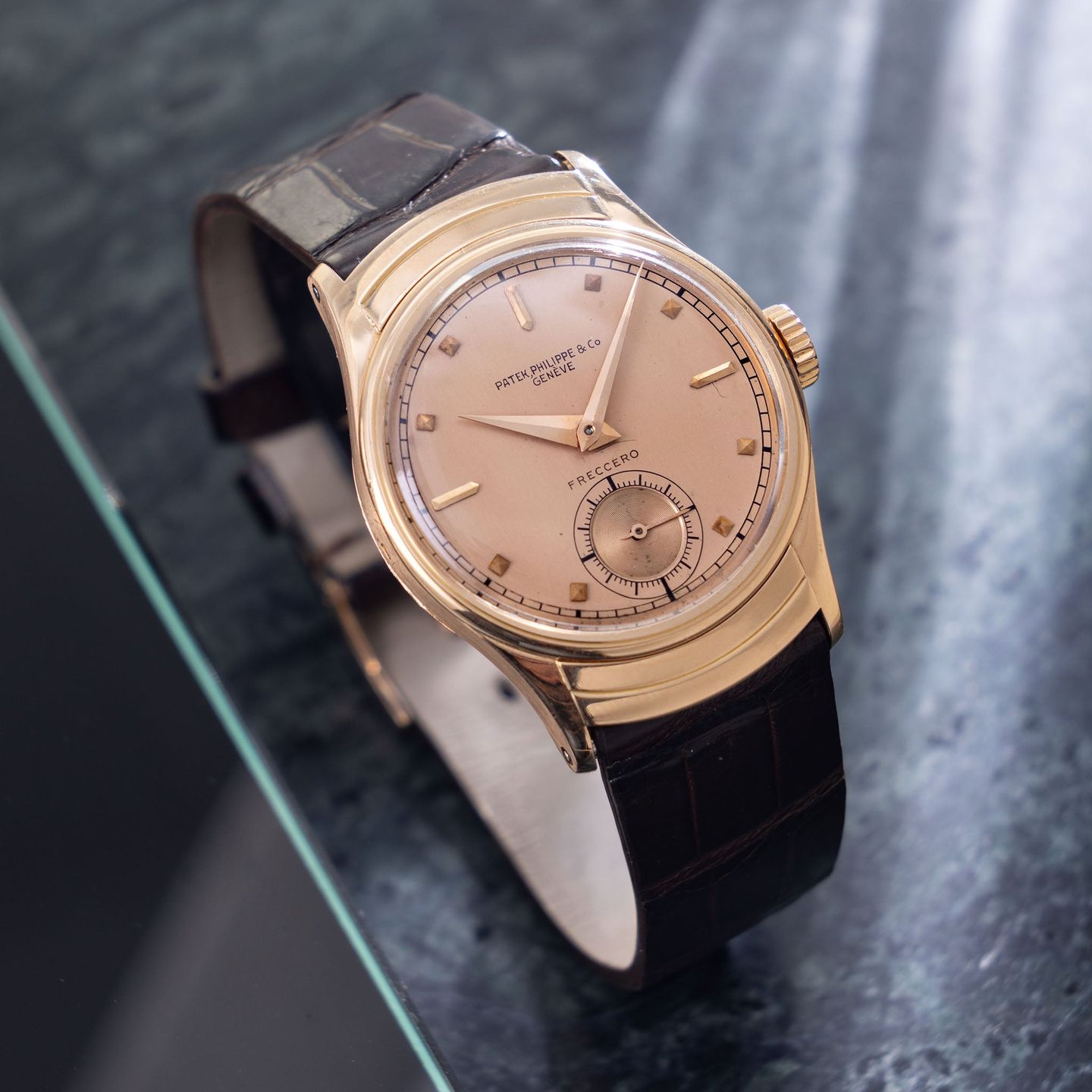 Patek Philippe Annual Calendar 5396/1G-001 (1930) - Blue dial 38 mm White Gold case (6/8)
