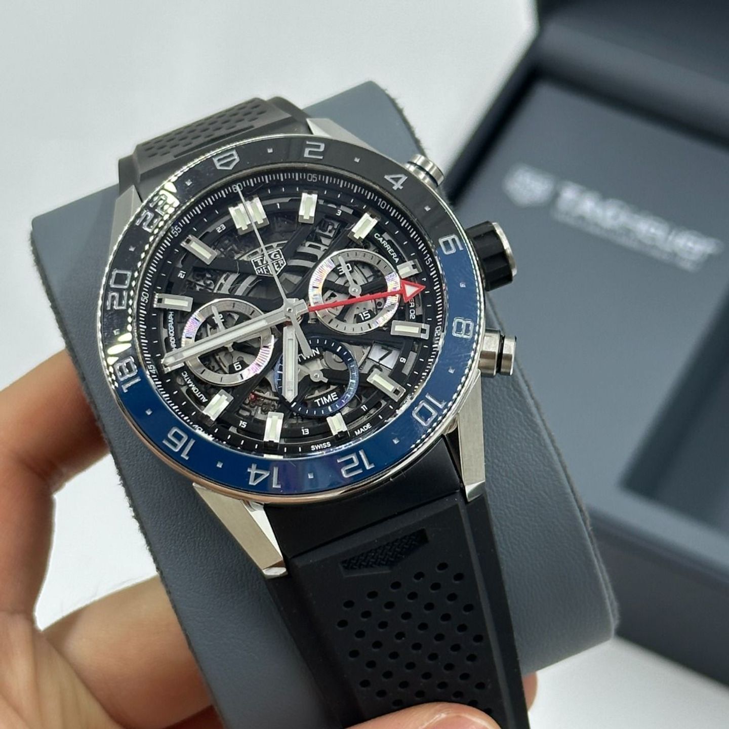 TAG Heuer Carrera CBG2A1Z.FT6157 (2024) - Zwart wijzerplaat 45mm Staal (7/8)